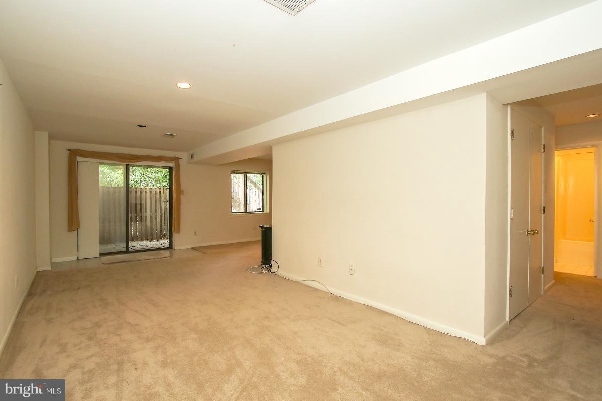 POTOMAC OUTSIDE - Residential