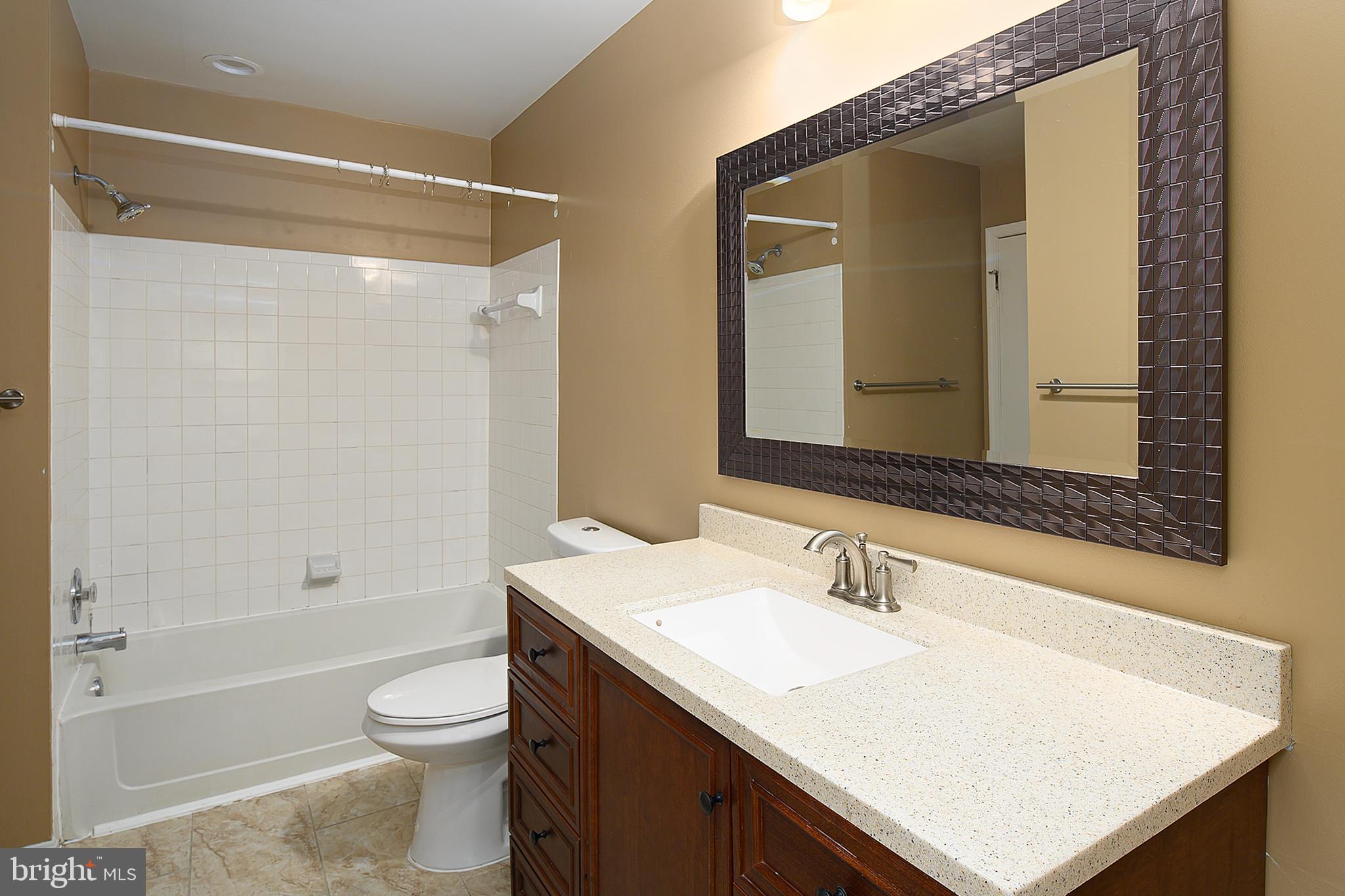 GLENSHIRE TOWNE - Residential