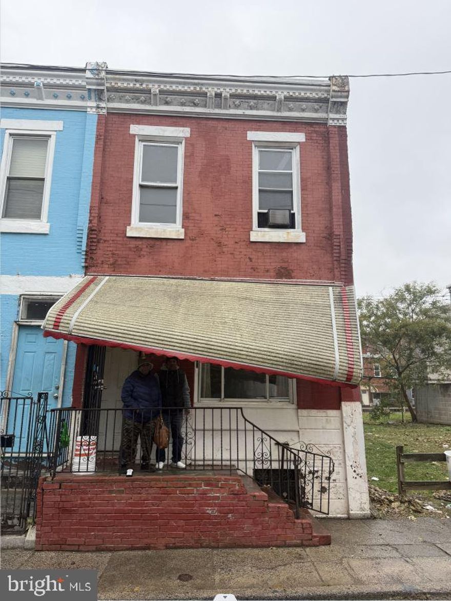 Investor special! 3 bed 1 bath. In need of a renovation. Great opportunity to add to your rental portfolio. 
Property is being sold as is.