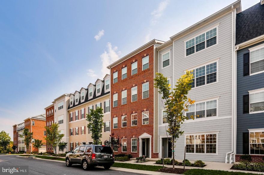 Must see luxury 1-car detached garage townhome in sought after Shipley's Grant! Tall 9' ceilings & gleaming wide plank hardwoods on 2 lvls; gourmet eat-in kitchen w/42" cabinets, granite, upgraded SS appliances, center island w/raised breakfast bar; master suite w/walk-in closet & Primary bedroom suite  w/Quartz double sink vanity & shower w/custom tile work, walk in closet; open loft; rear deck & patio; community pool & outdoor fireplace!