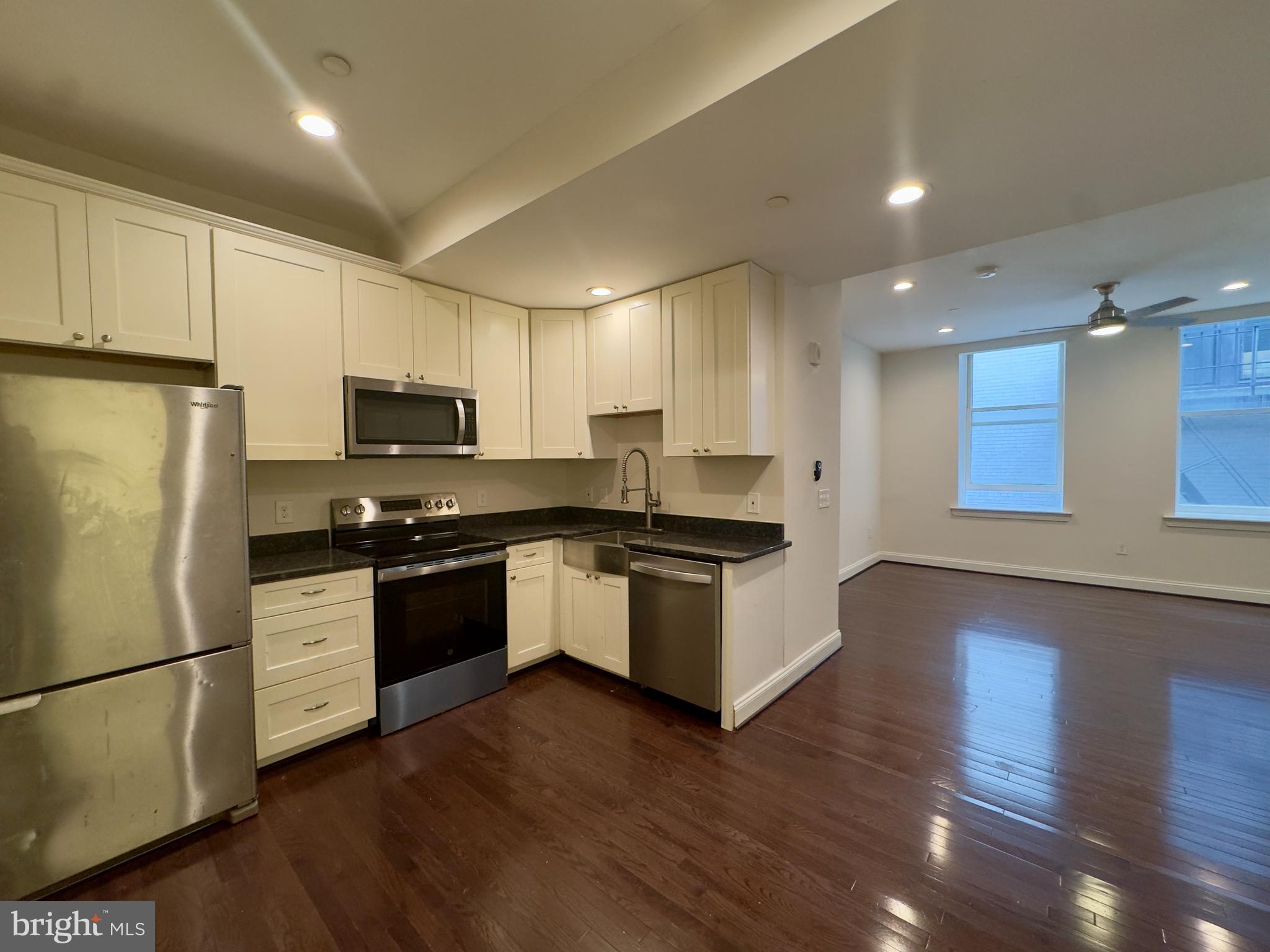 208 E REDWOOD STREET 5B