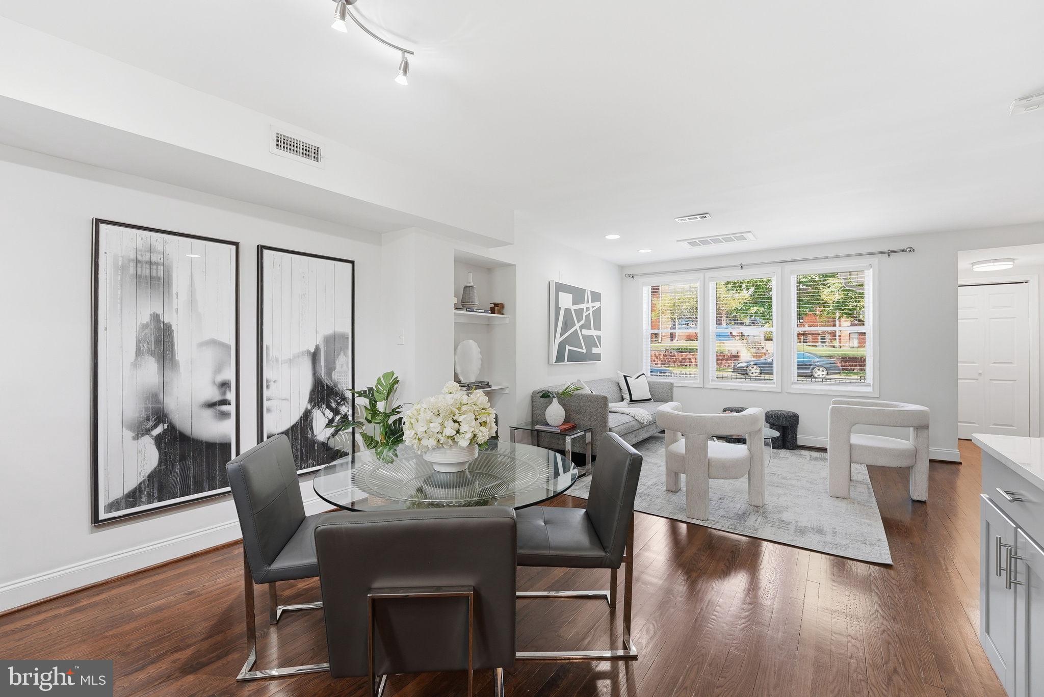 567 INGRAHAM STREET NE