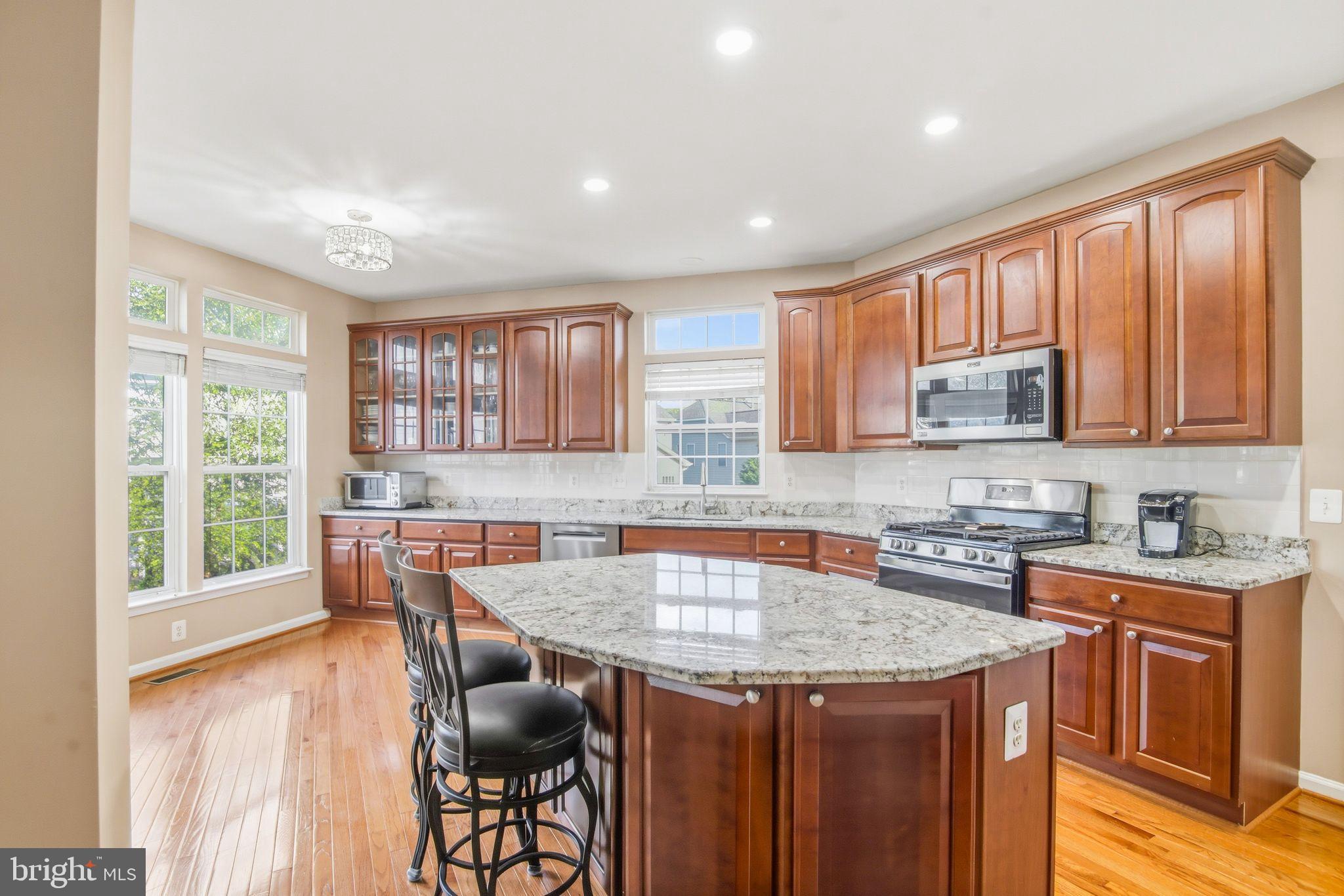 6837 RATHBONE PLACE