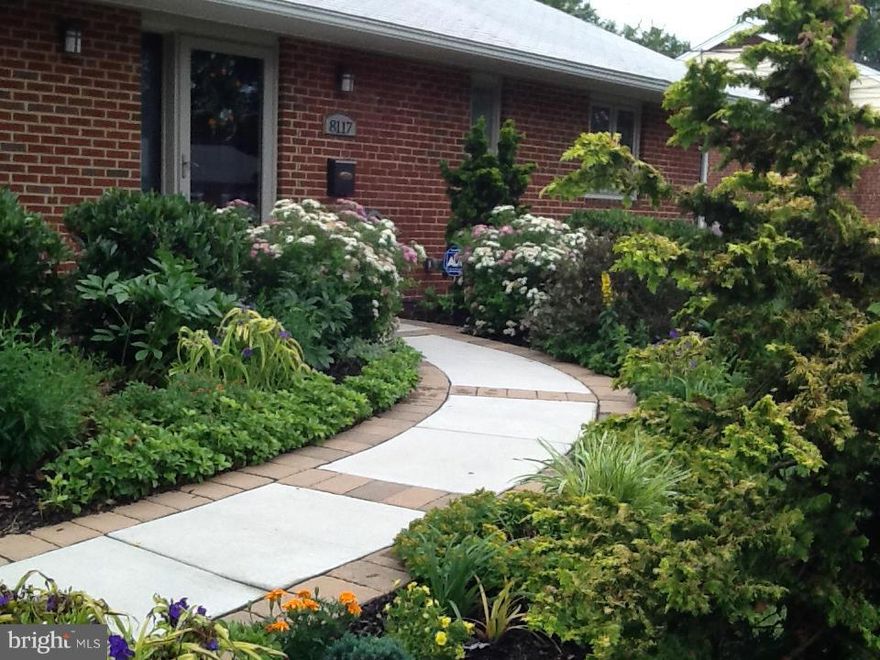 Complete renovation on quiet street in desirable Ravensworth area! 2 bdrm, plus Office/Den (Possible 3rd bdrm) 2 baths (Master on suite w/heated floors!). Updated kitchen w/SS applcs, granite cntps, closet shelf systems throughout, Energy Star appliances & windows.  Move in ready. All grounds professionally landscaped & winner of 'Garden of the Season'. Walk to community pool, lake & rec center.