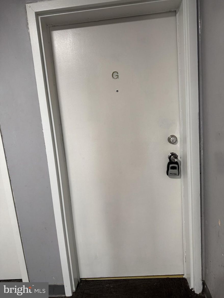 Welcome to this bright second floor 2 bedroom and 2 bathroom unit. Most of interiors are newly renovated. 
Low condo fee. it is good for both primary residence or rental unit.