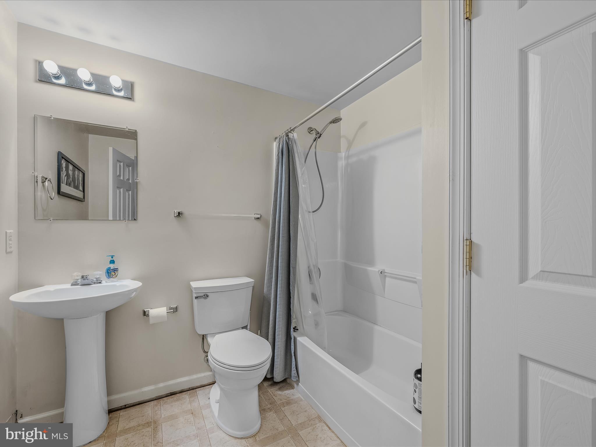 BUNKER HILL TOWNHOMES - Residential