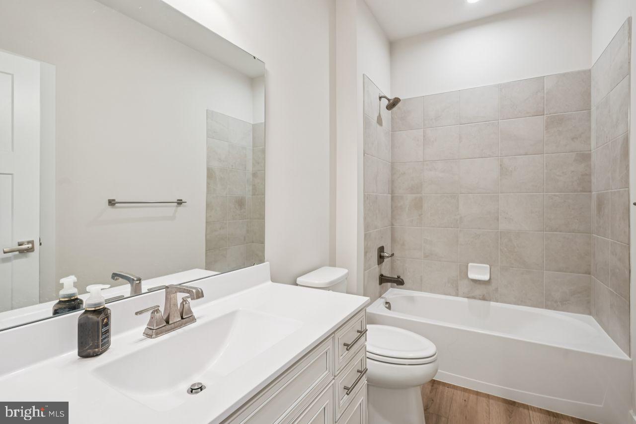 AZALEA WOODS - Residential