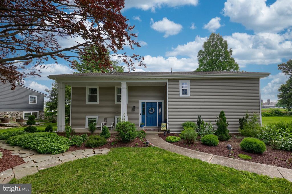 Photo of 343 Shetland Drive, Lancaster, PA 17601 (MLS # PALA2051760)
