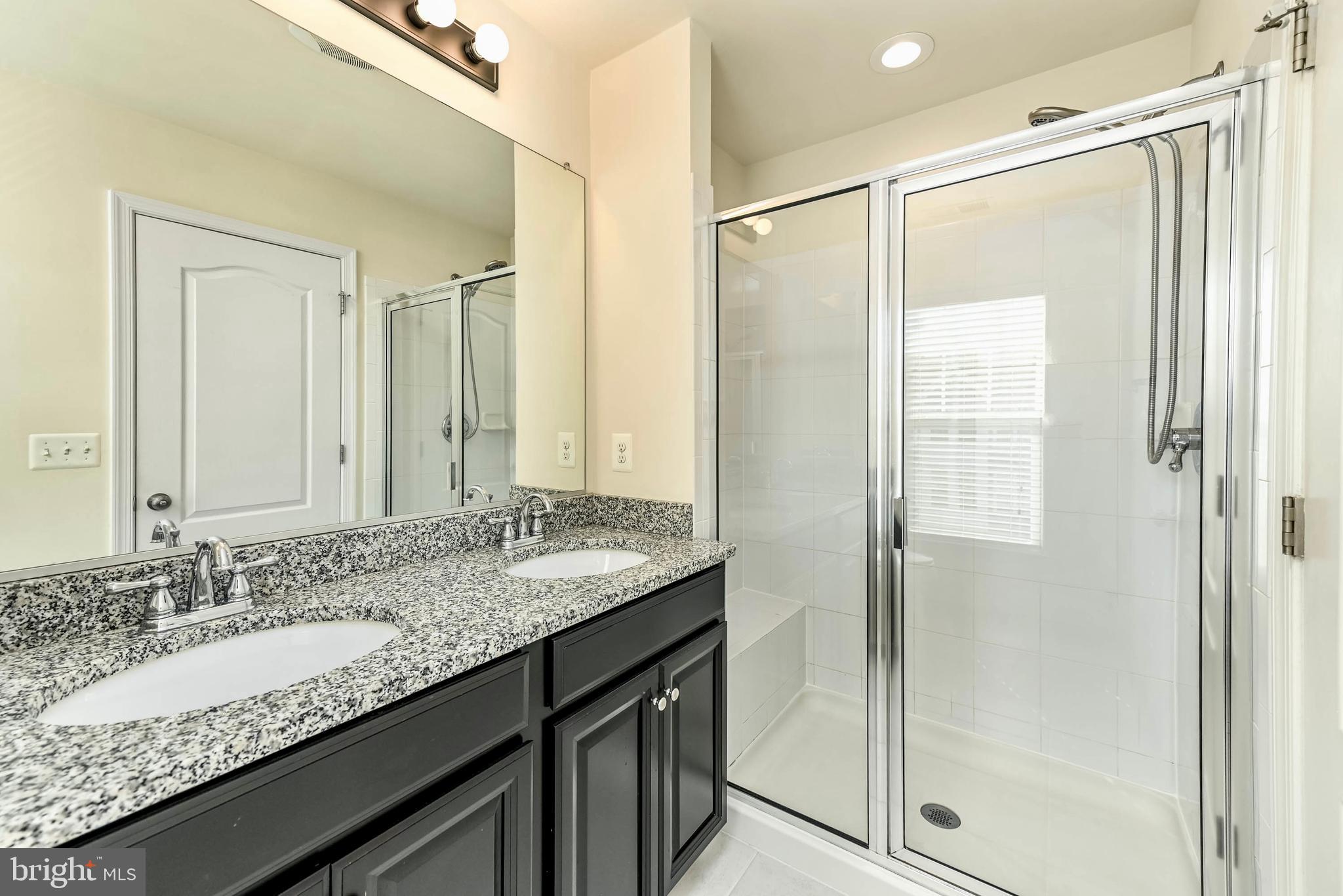 SIGNATURE AT BROADLANDS - Residential Lease