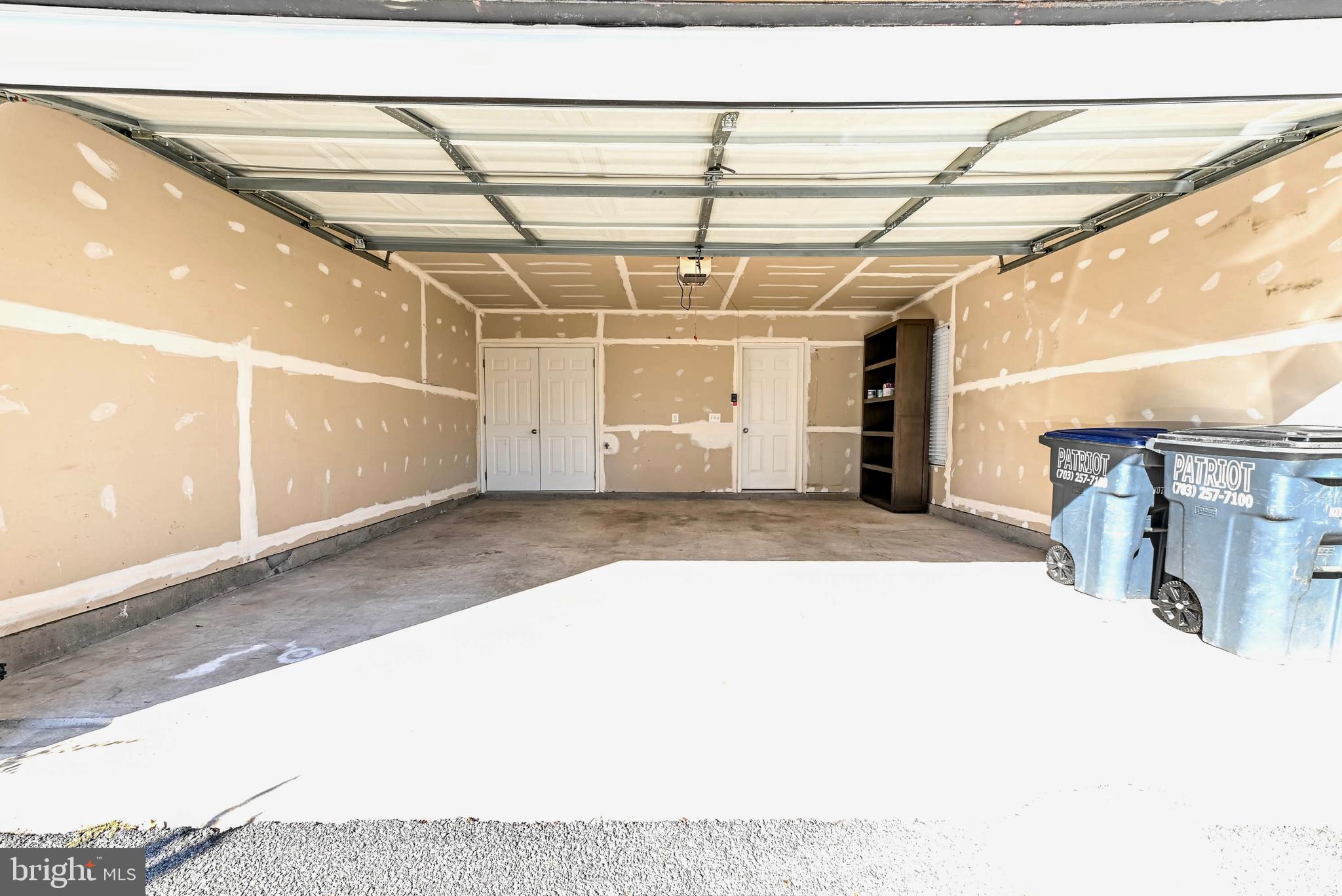 SIGNATURE AT BROADLANDS - Residential Lease