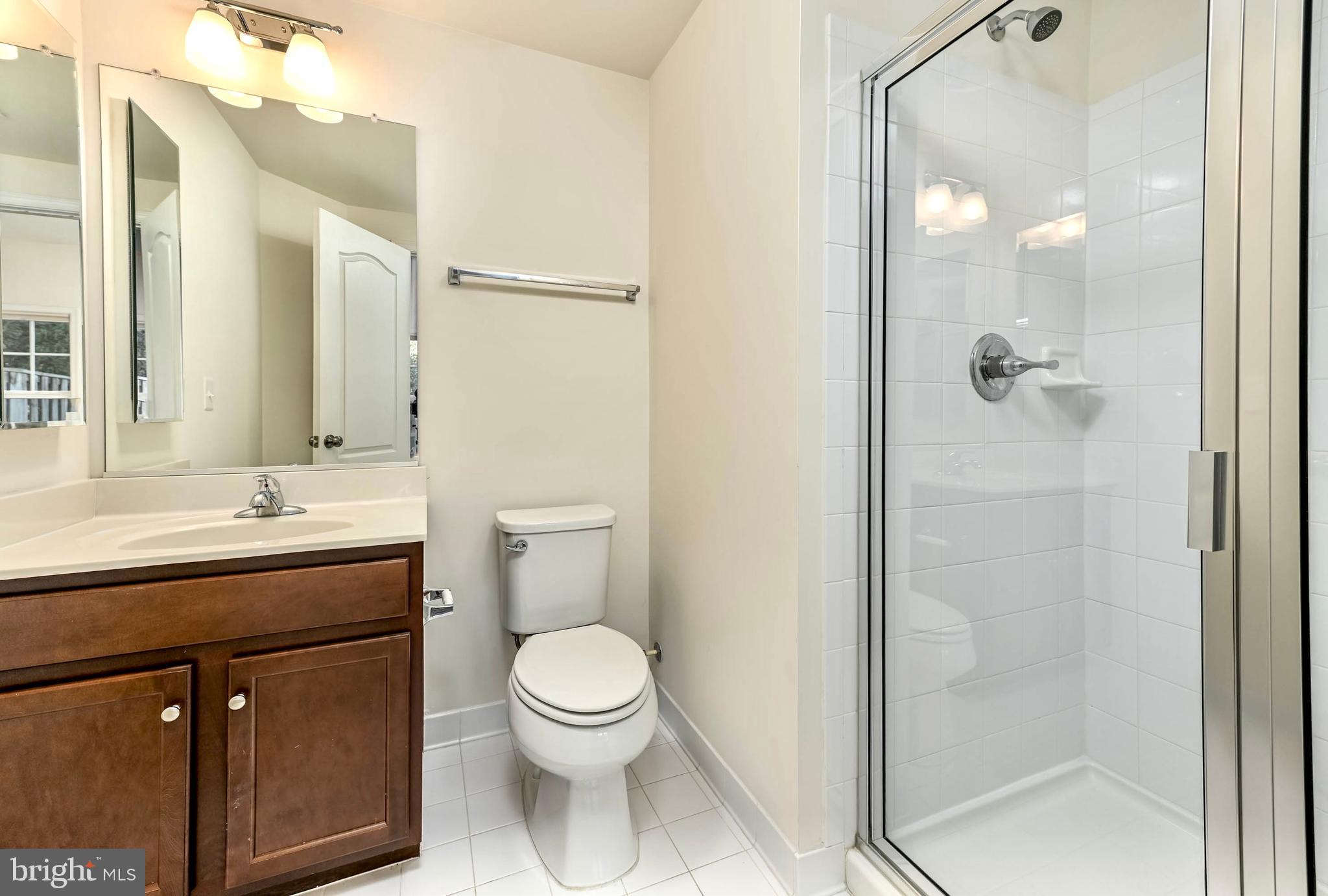 SIGNATURE AT BROADLANDS - Residential Lease