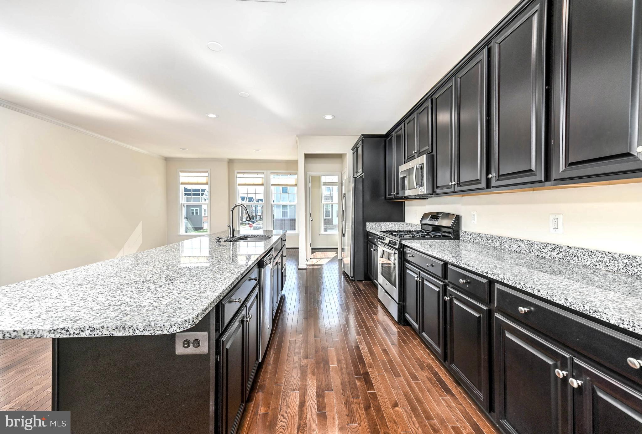 SIGNATURE AT BROADLANDS - Residential Lease