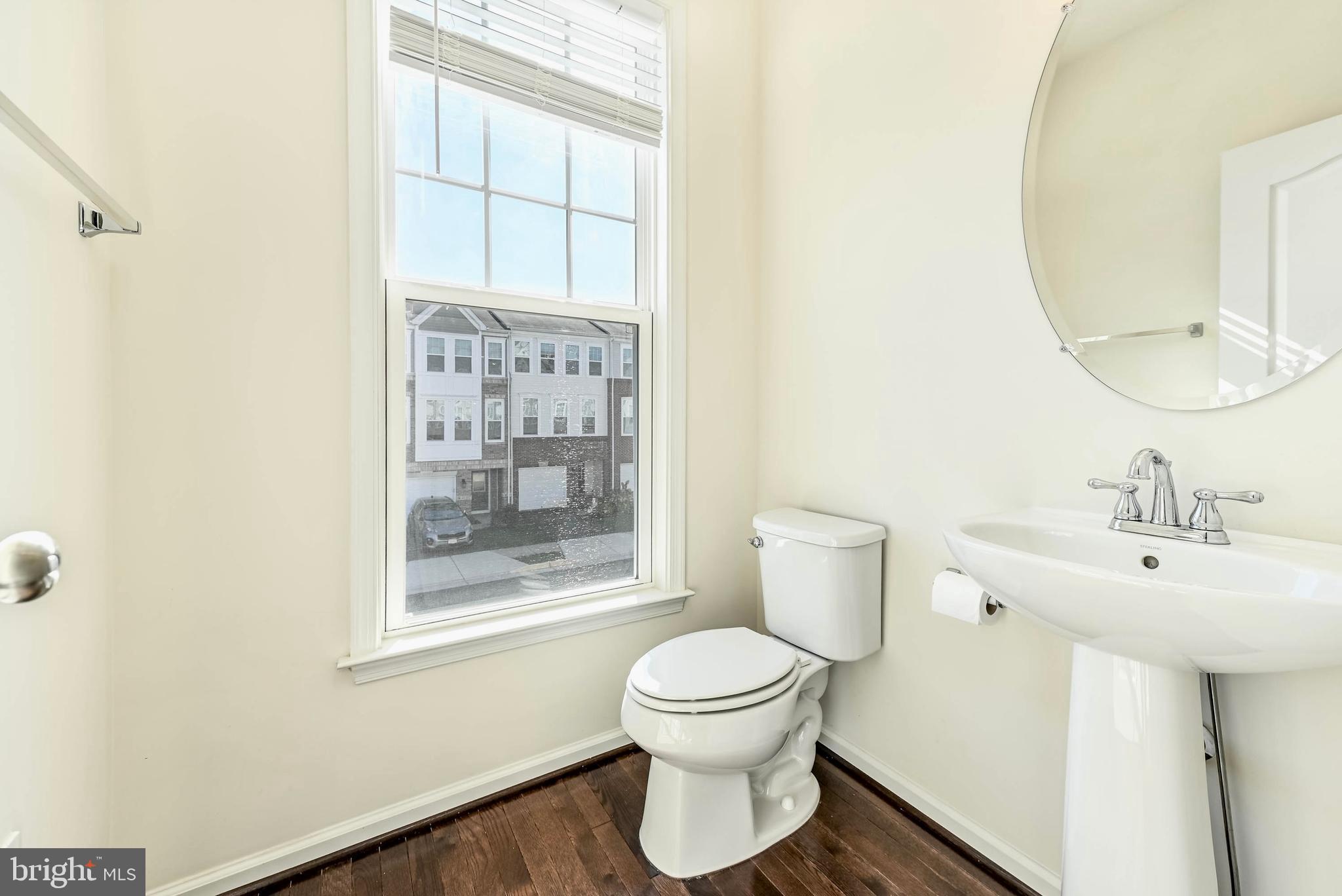 SIGNATURE AT BROADLANDS - Residential Lease