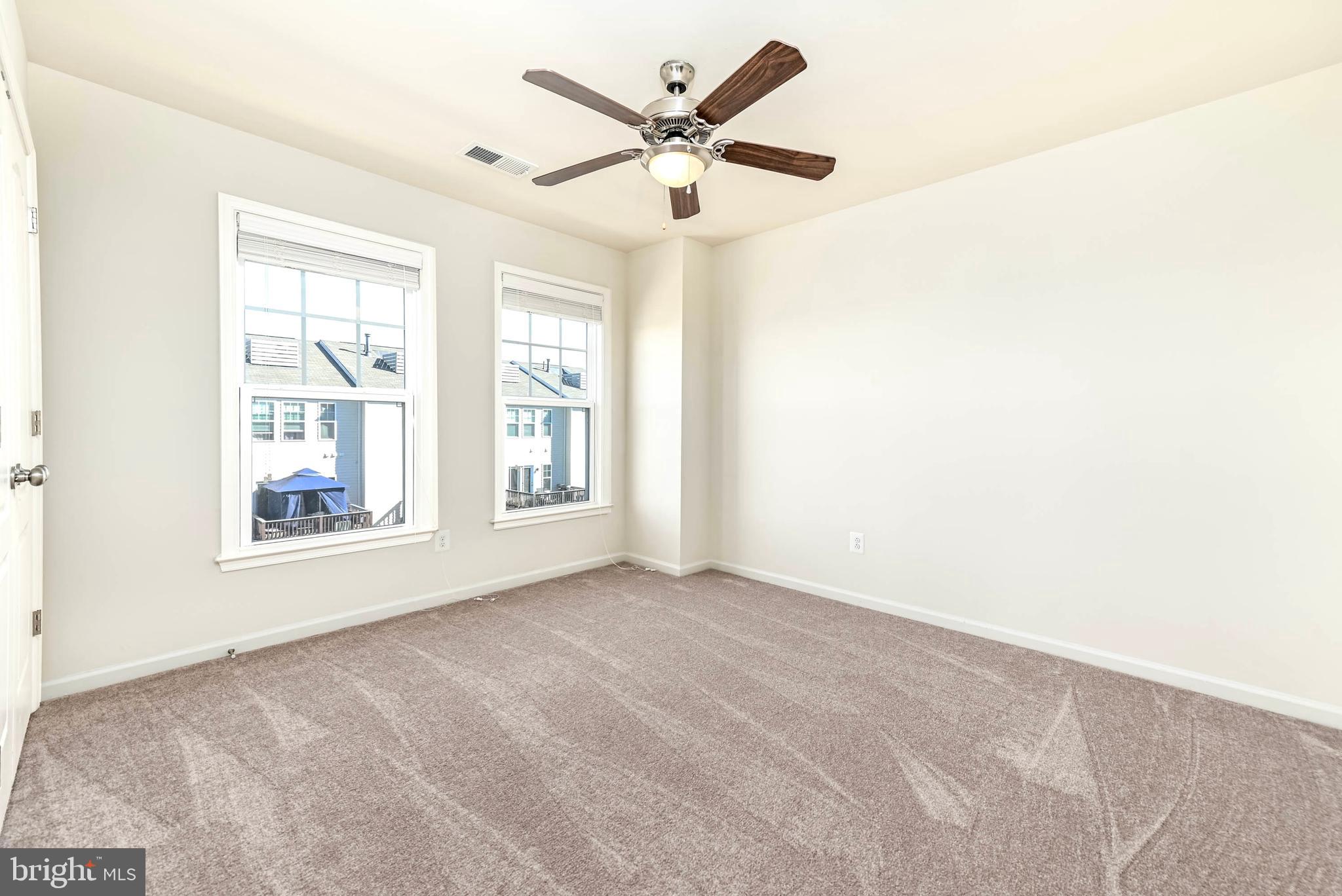 SIGNATURE AT BROADLANDS - Residential Lease