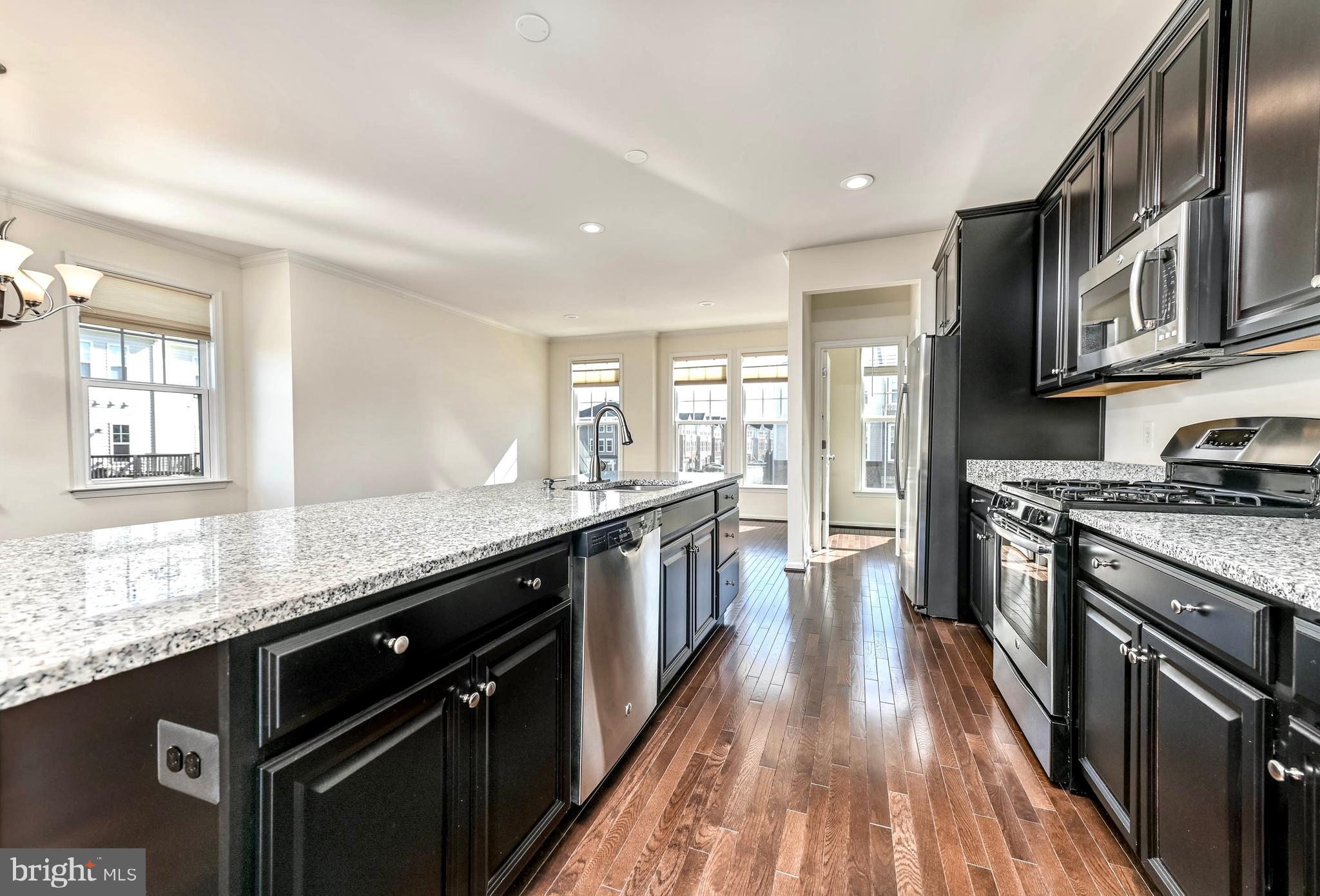 SIGNATURE AT BROADLANDS - Residential Lease