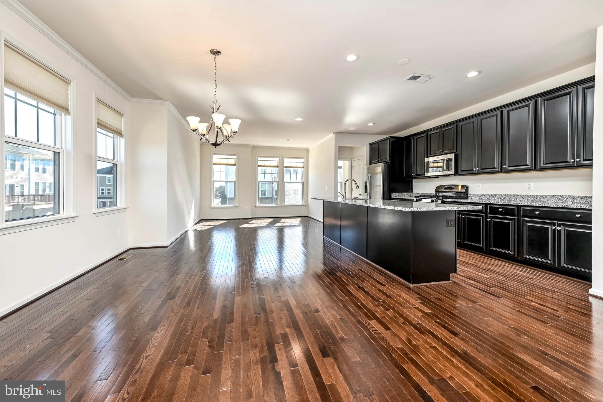 SIGNATURE AT BROADLANDS - Residential Lease