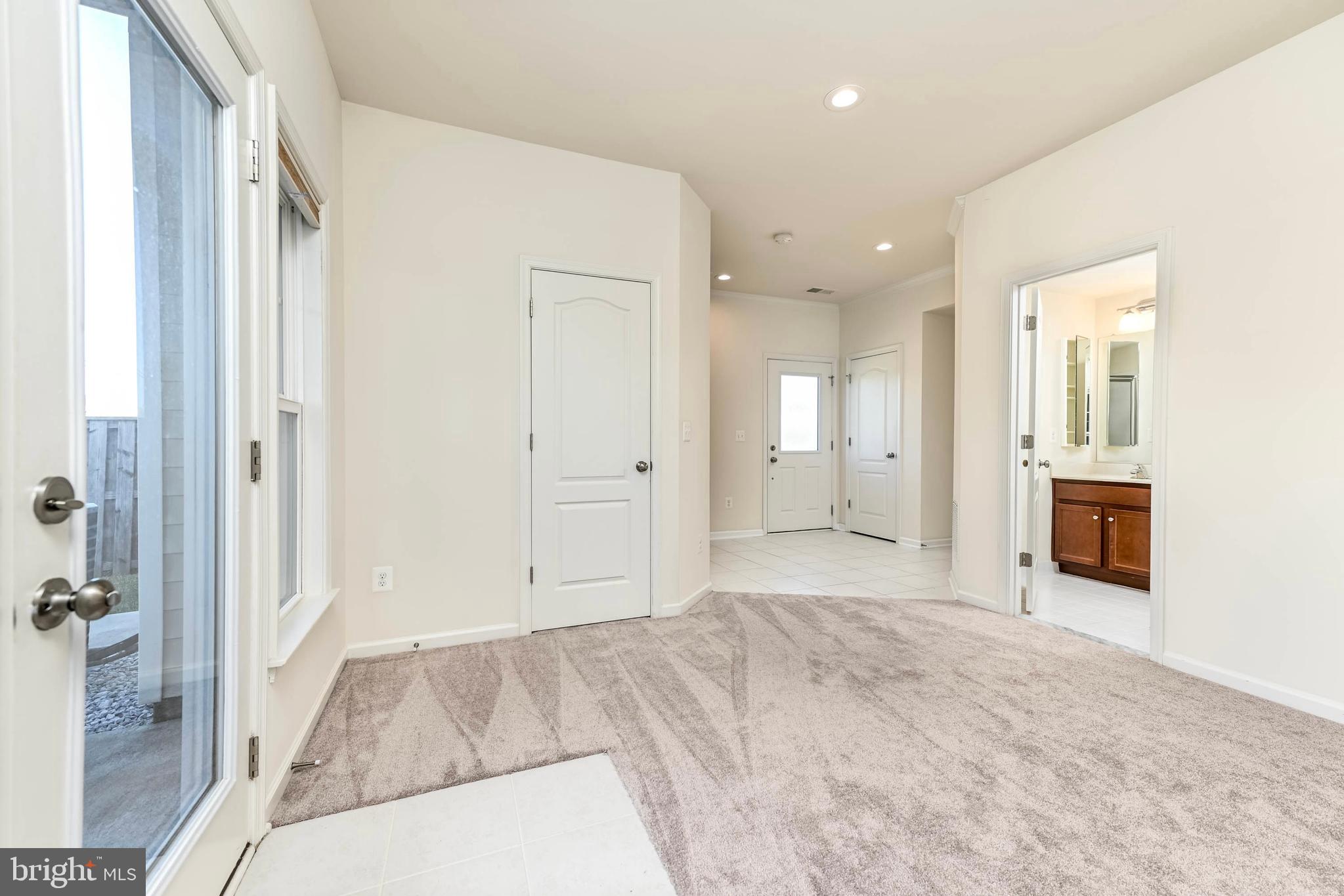 SIGNATURE AT BROADLANDS - Residential Lease