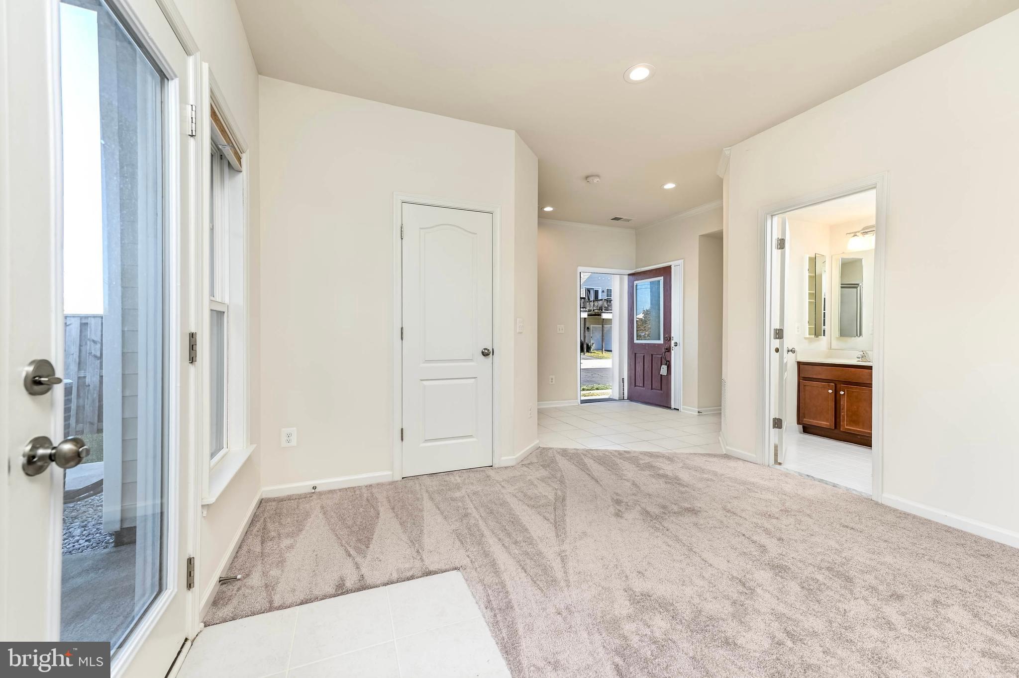 SIGNATURE AT BROADLANDS - Residential Lease