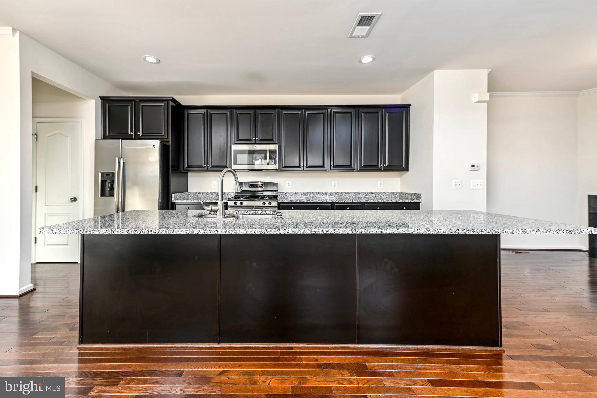 SIGNATURE AT BROADLANDS - Residential Lease