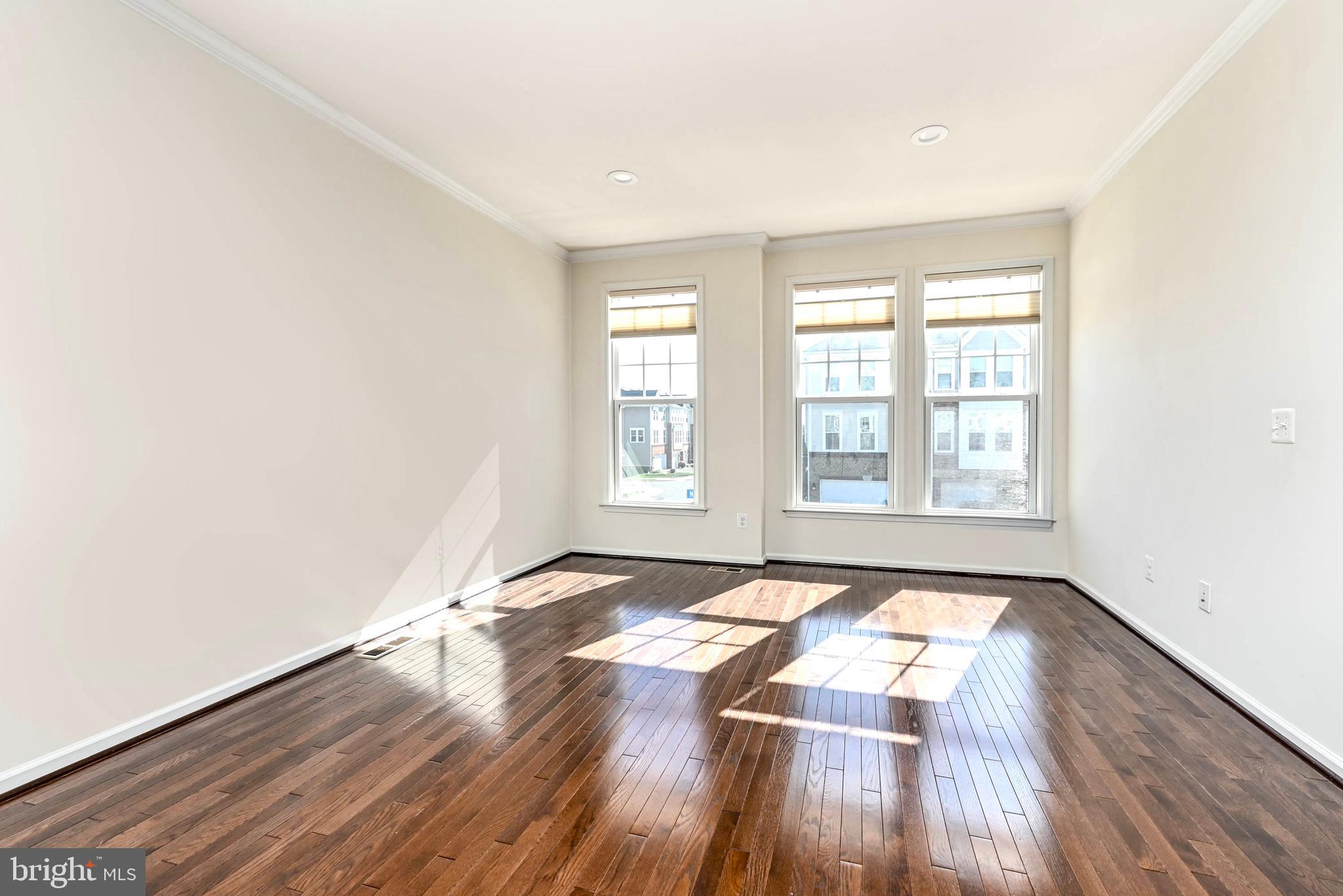 SIGNATURE AT BROADLANDS - Residential Lease