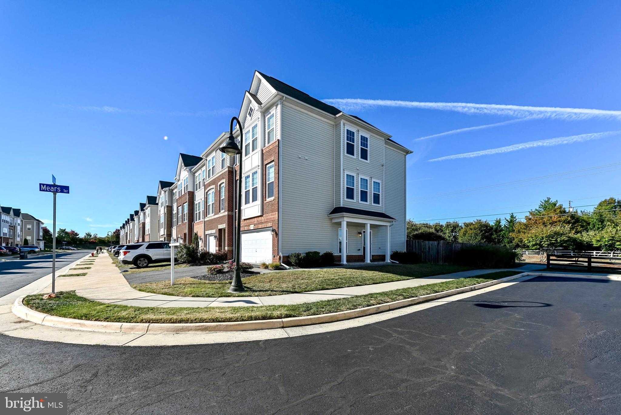 SIGNATURE AT BROADLANDS - Residential Lease