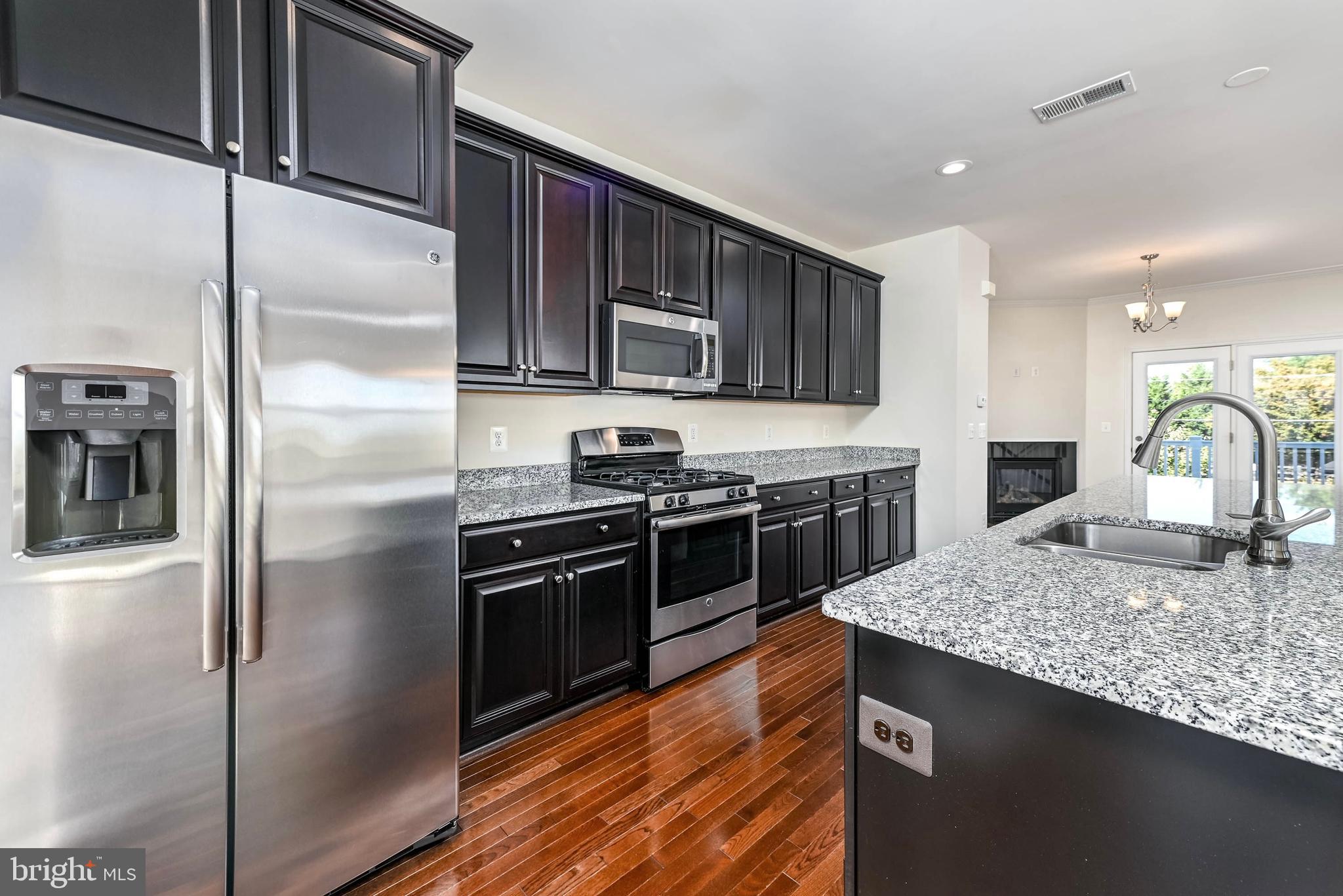 SIGNATURE AT BROADLANDS - Residential Lease