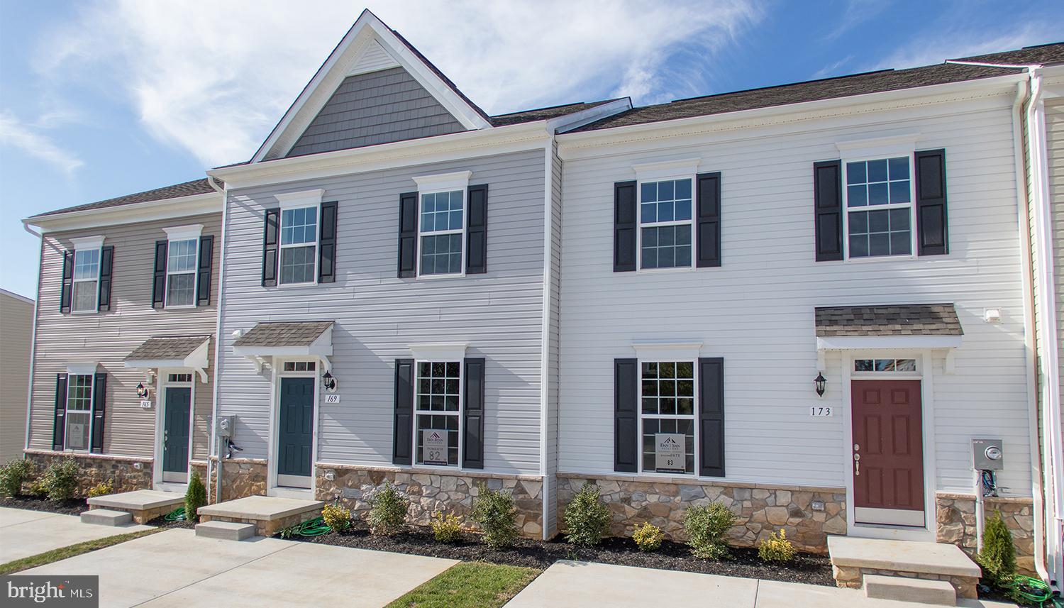 WHISPERING PINES - Residential