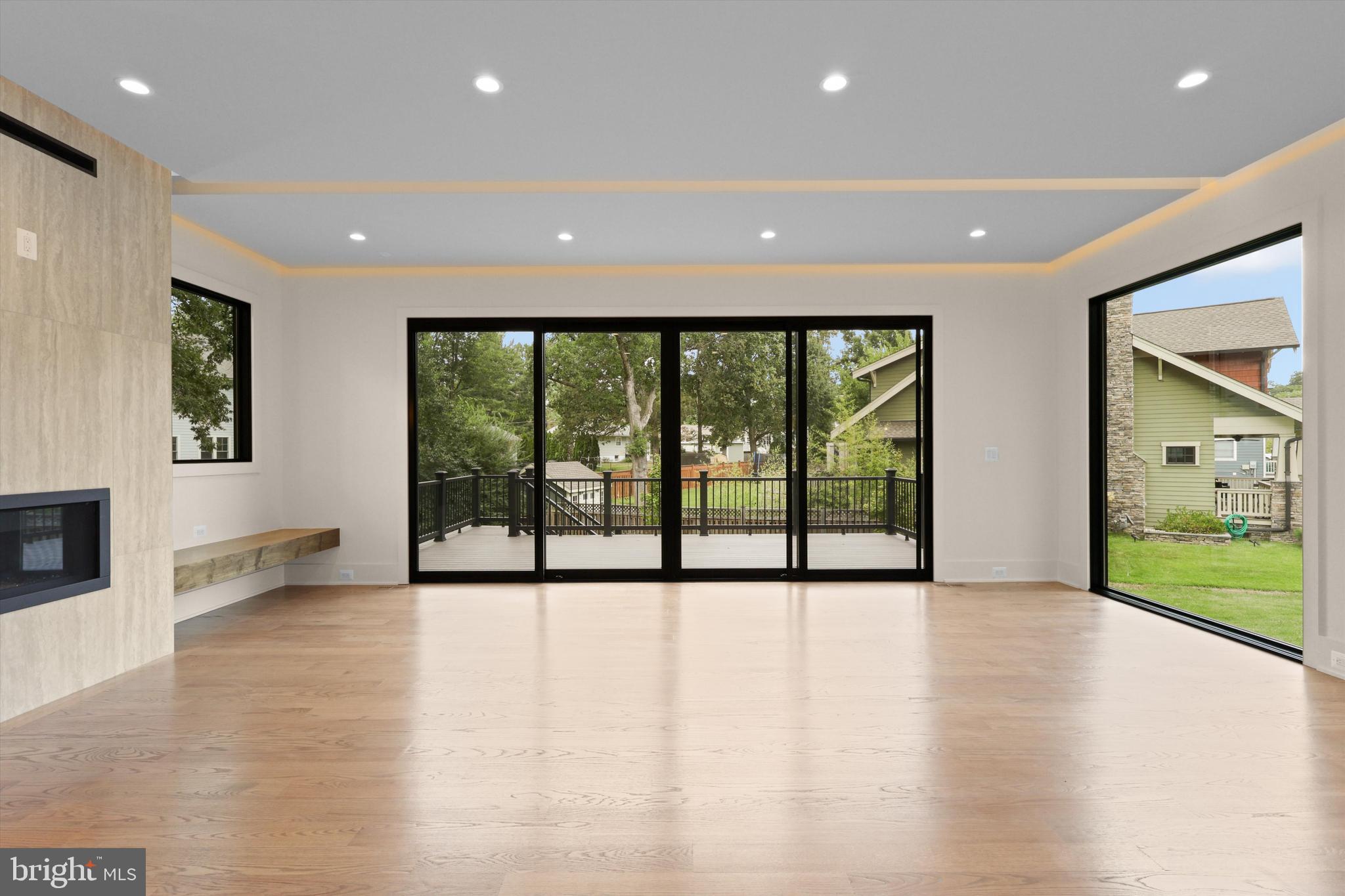 VIENNA WOODS - Residential