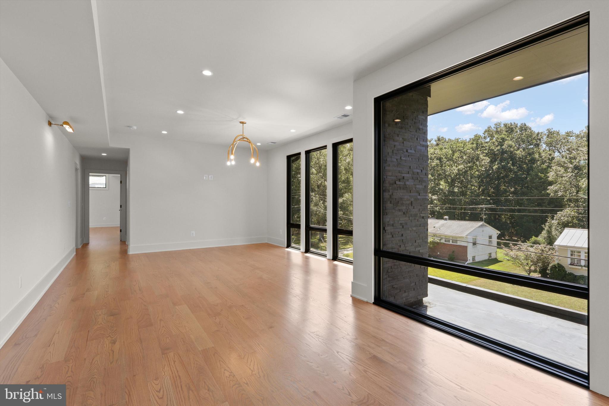 VIENNA WOODS - Residential