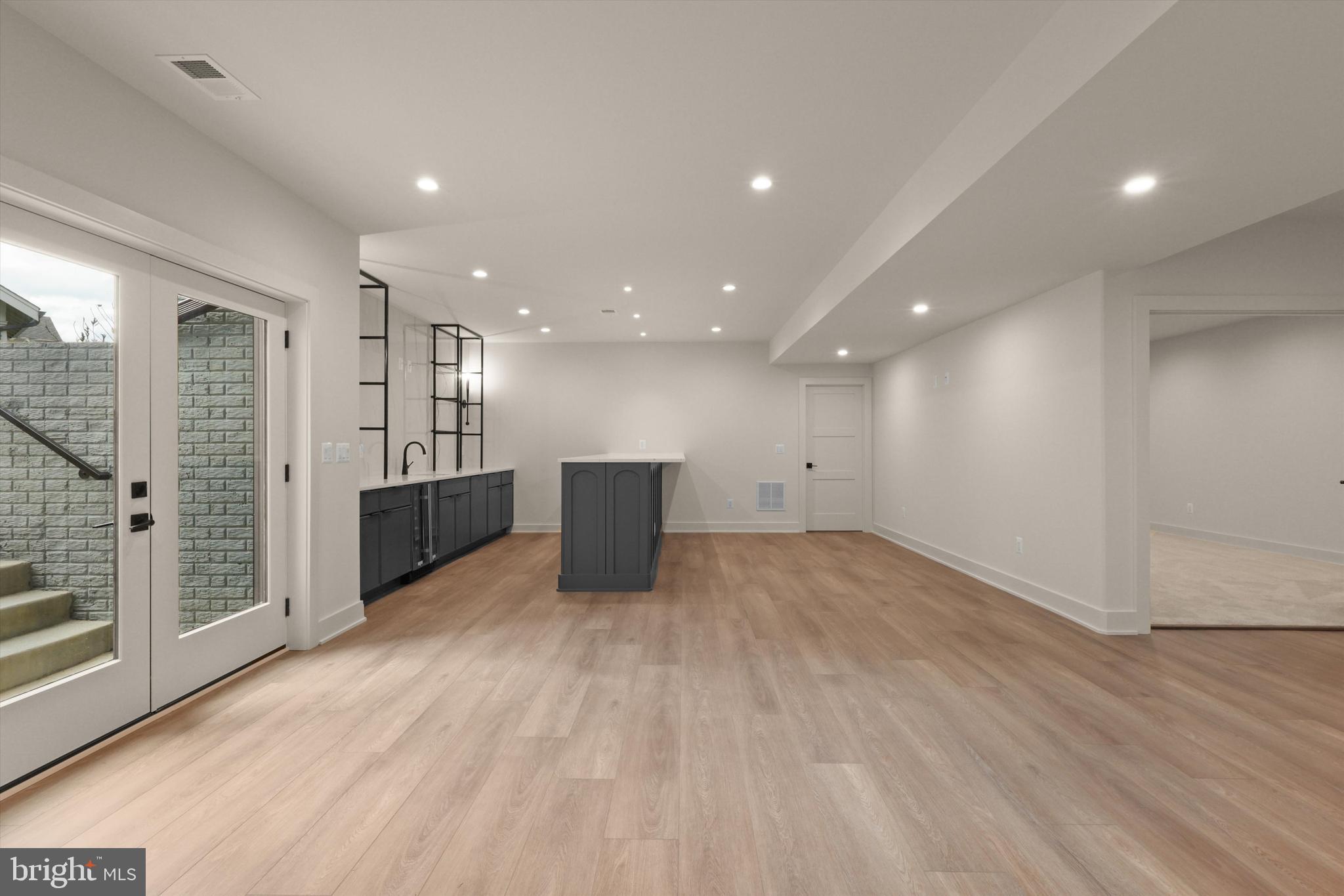 VIENNA WOODS - Residential