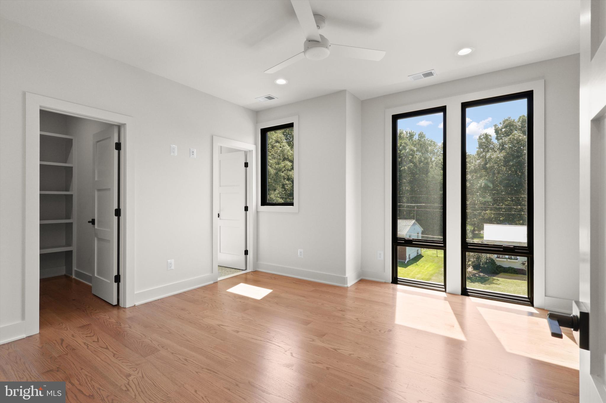 VIENNA WOODS - Residential