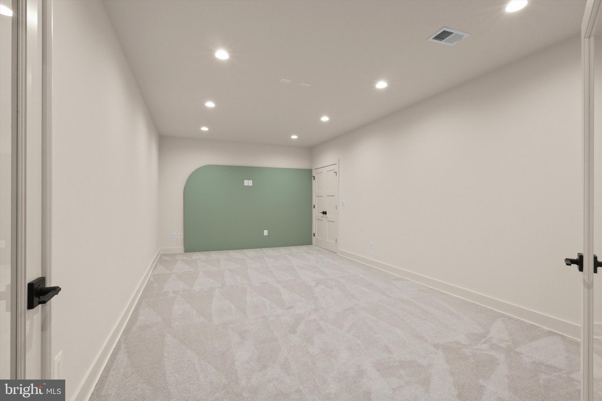 VIENNA WOODS - Residential