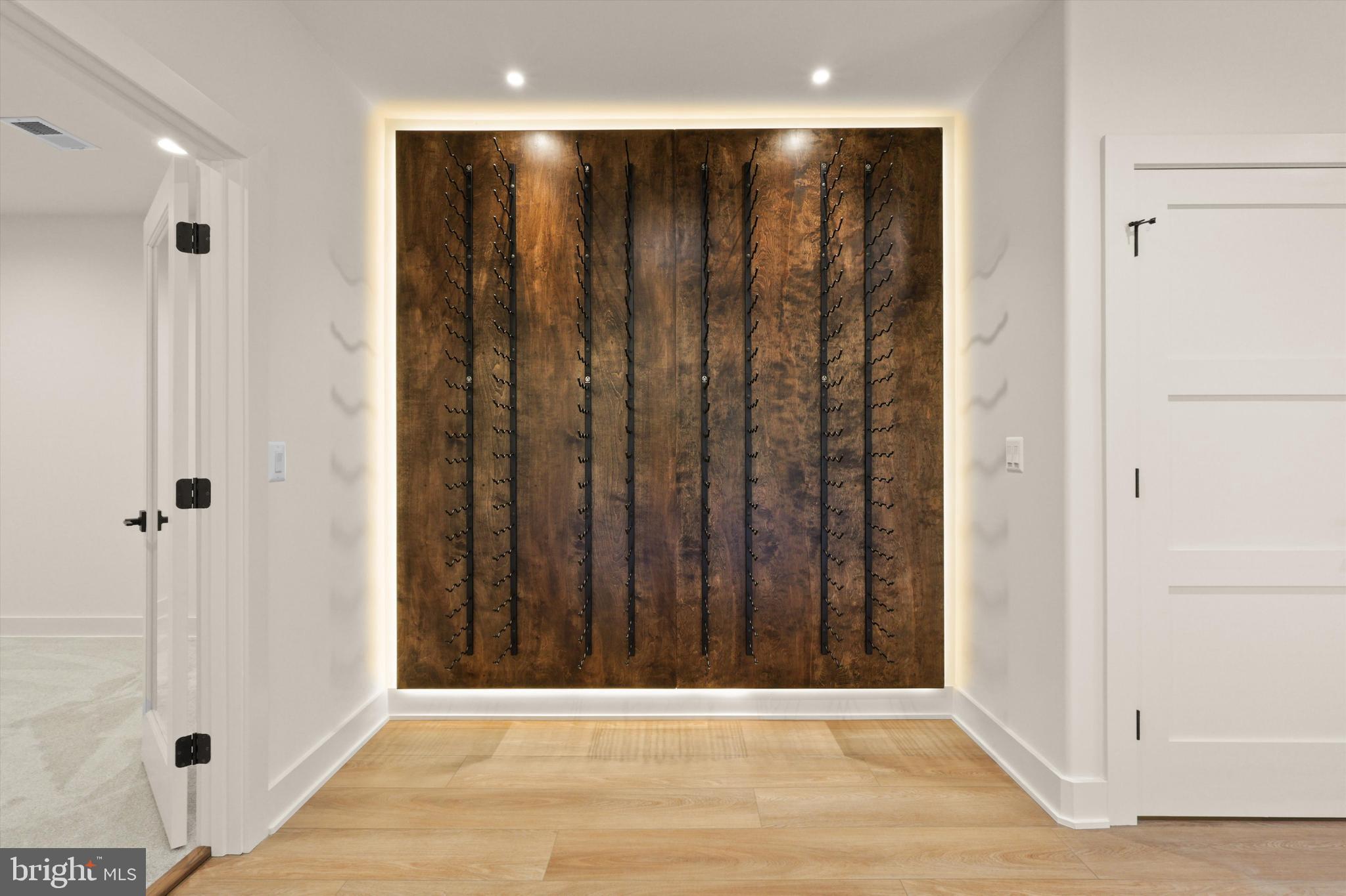 VIENNA WOODS - Residential