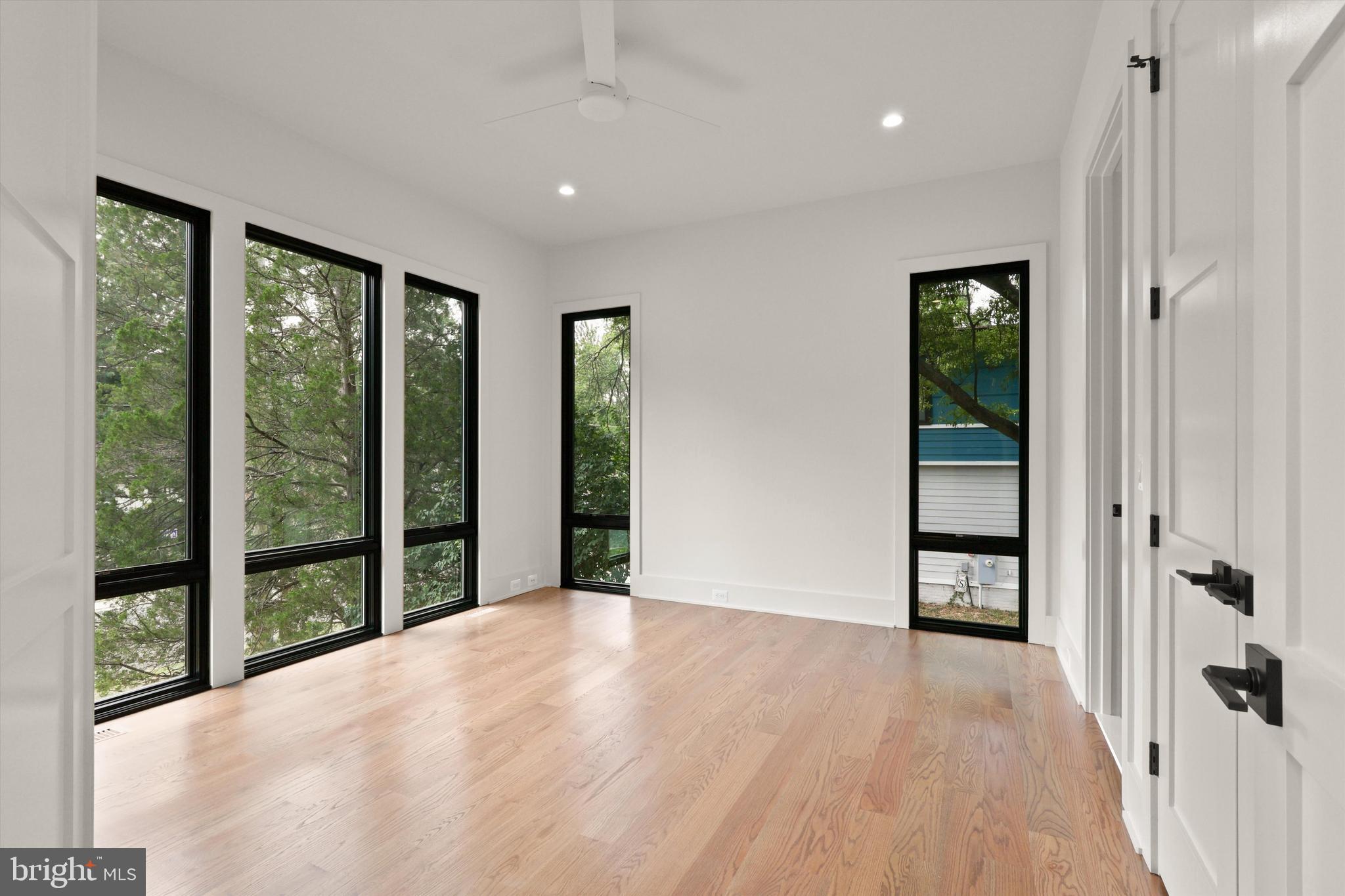 VIENNA WOODS - Residential