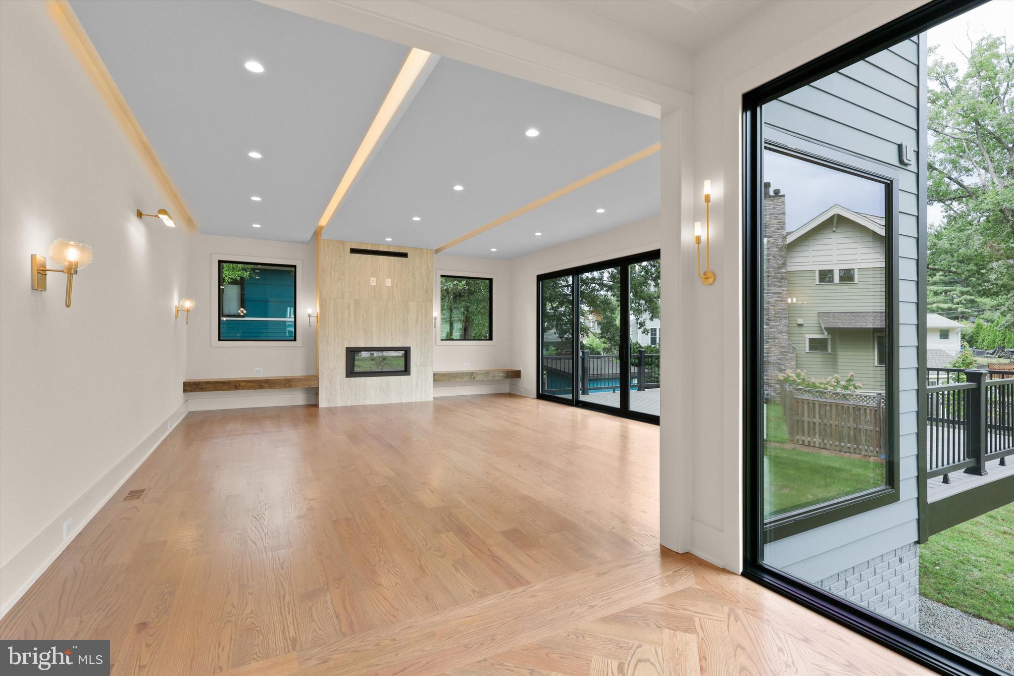 VIENNA WOODS - Residential