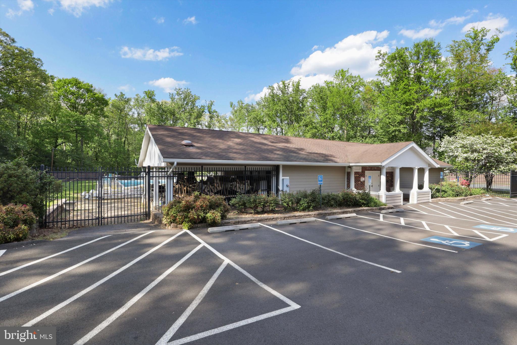 VIENNA WOODS - Residential