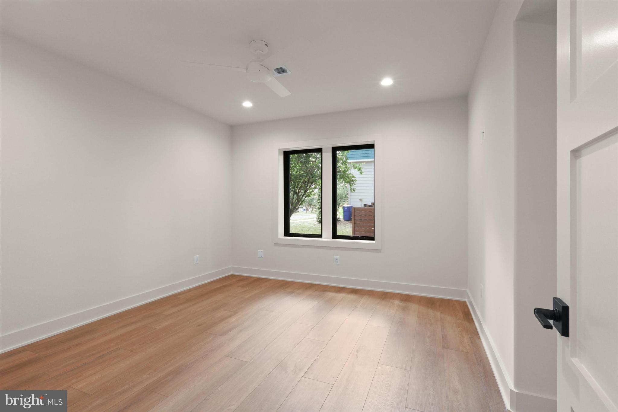 VIENNA WOODS - Residential