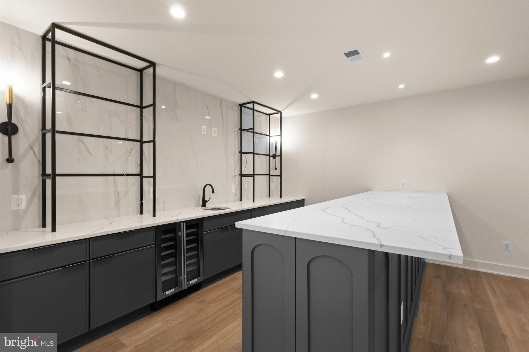 VIENNA WOODS - Residential