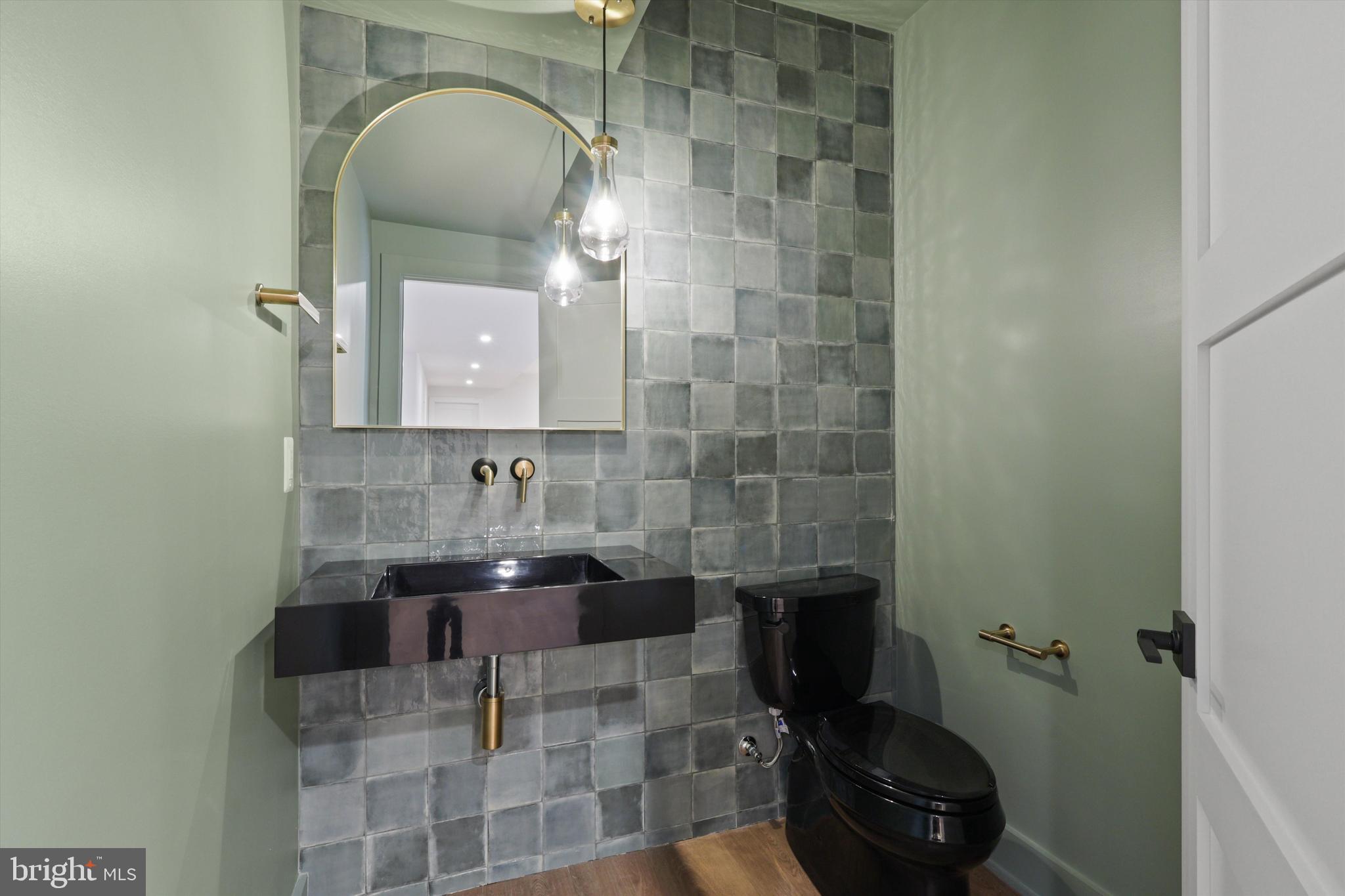 VIENNA WOODS - Residential