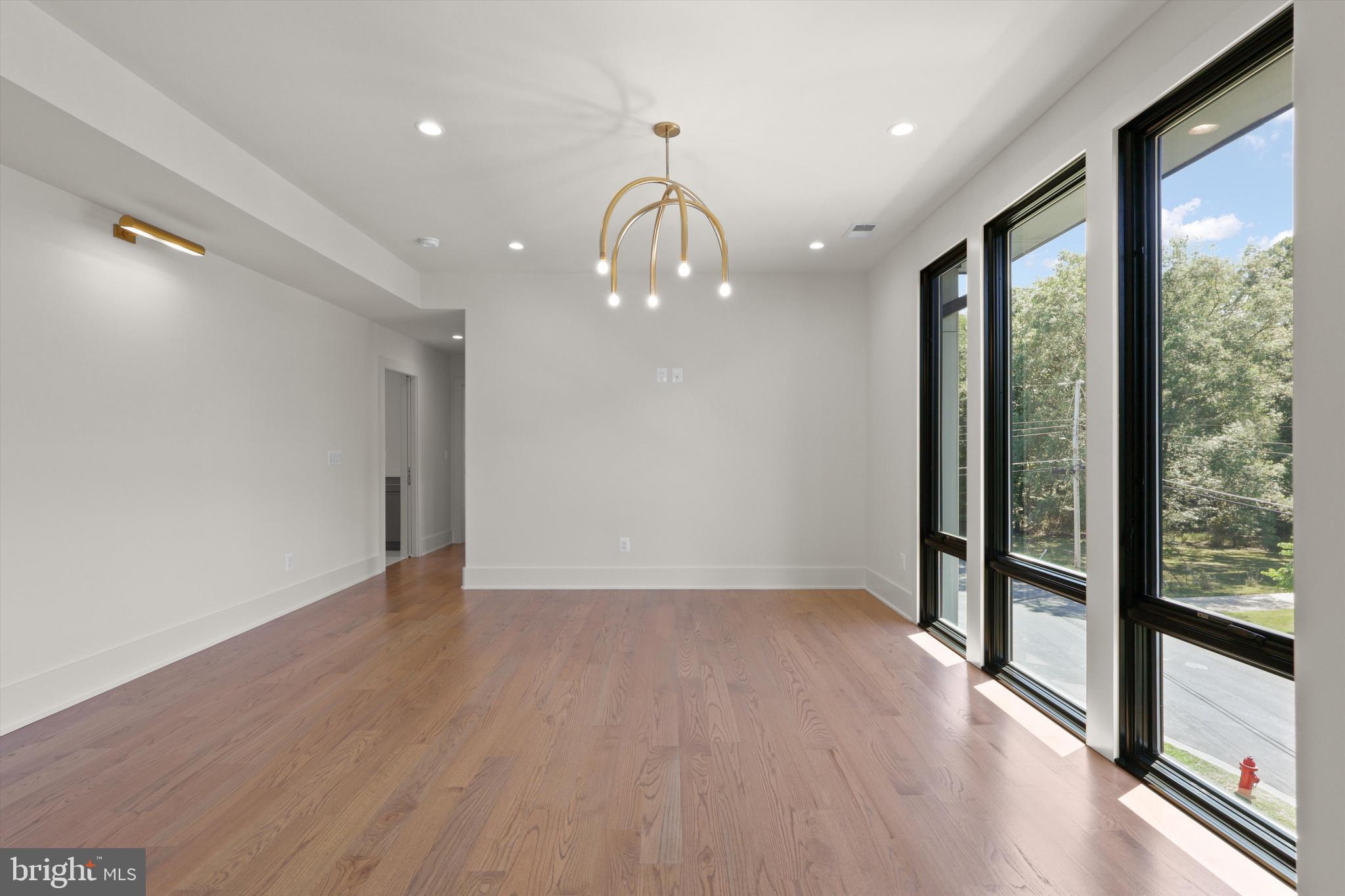 VIENNA WOODS - Residential