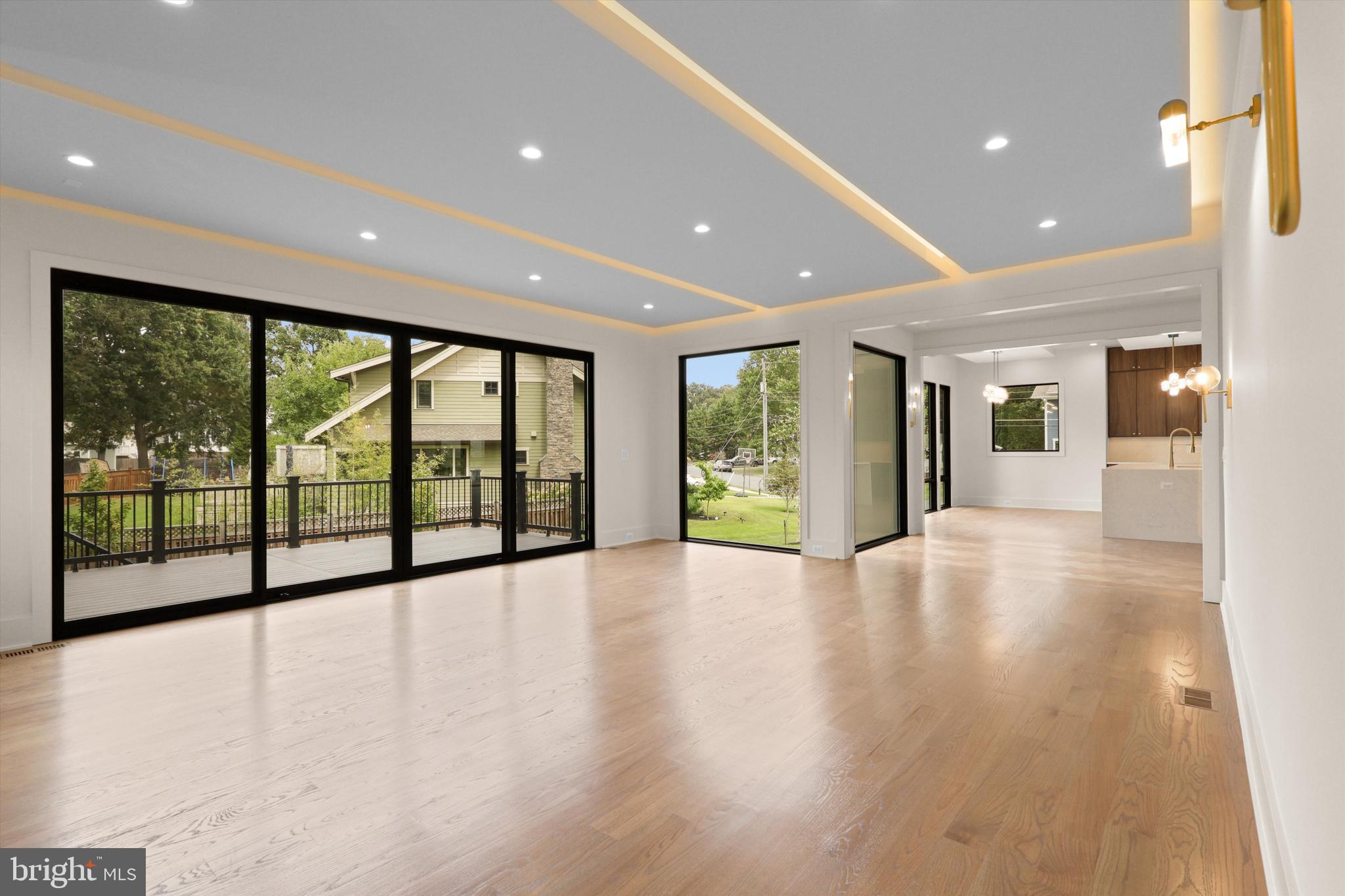 VIENNA WOODS - Residential