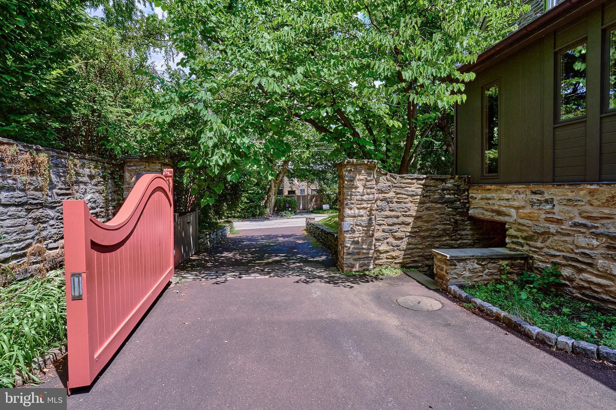 CHESTNUT HILL - Residential