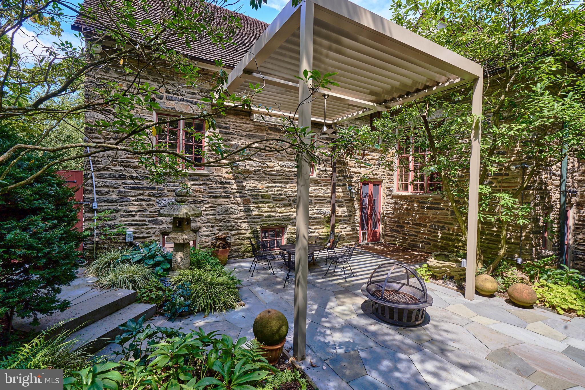 CHESTNUT HILL - Residential