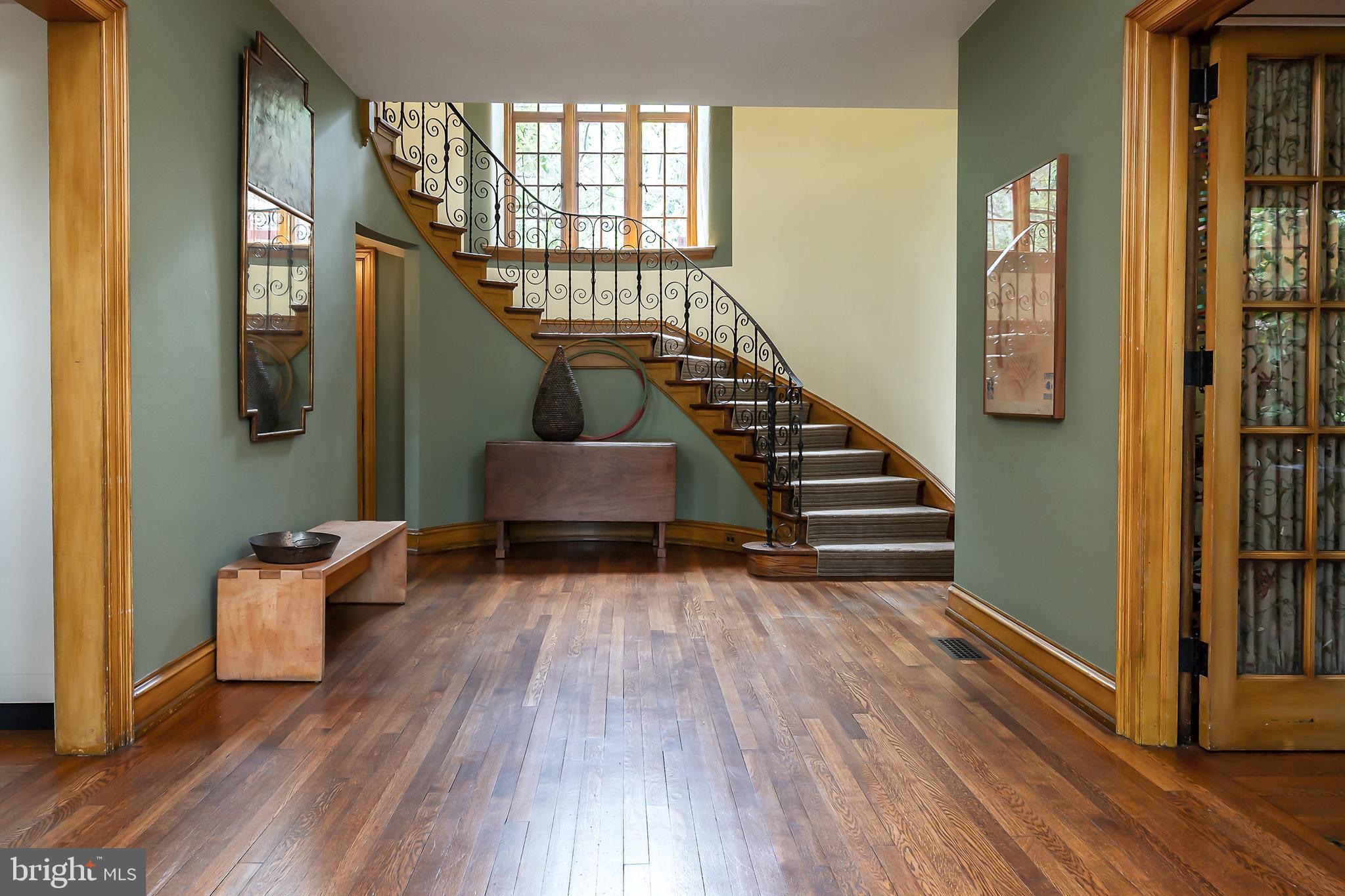 CHESTNUT HILL - Residential