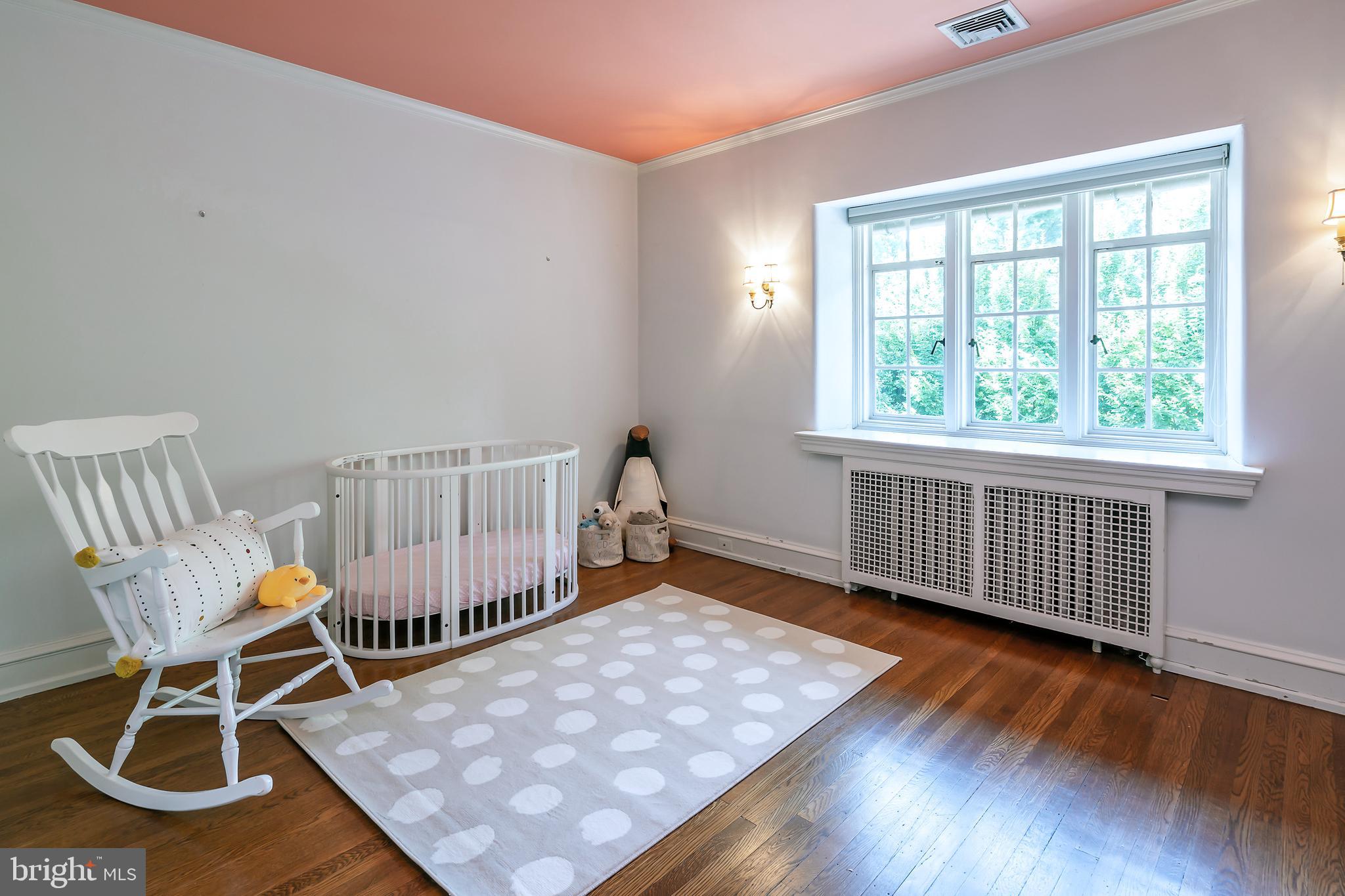 CHESTNUT HILL - Residential