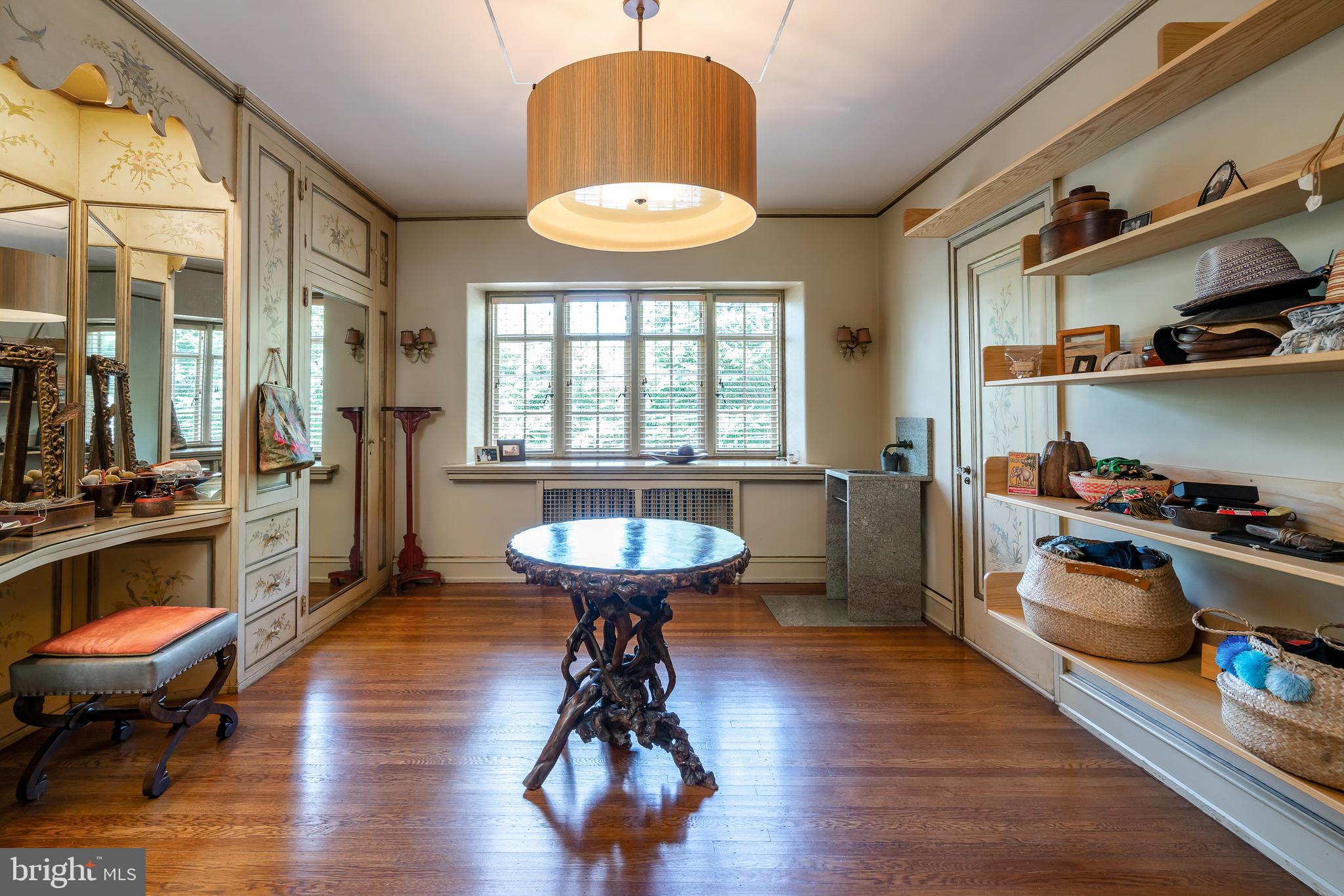 CHESTNUT HILL - Residential