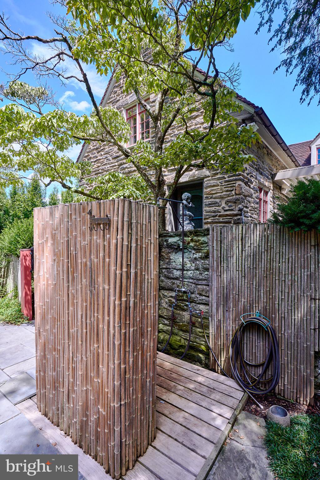 CHESTNUT HILL - Residential