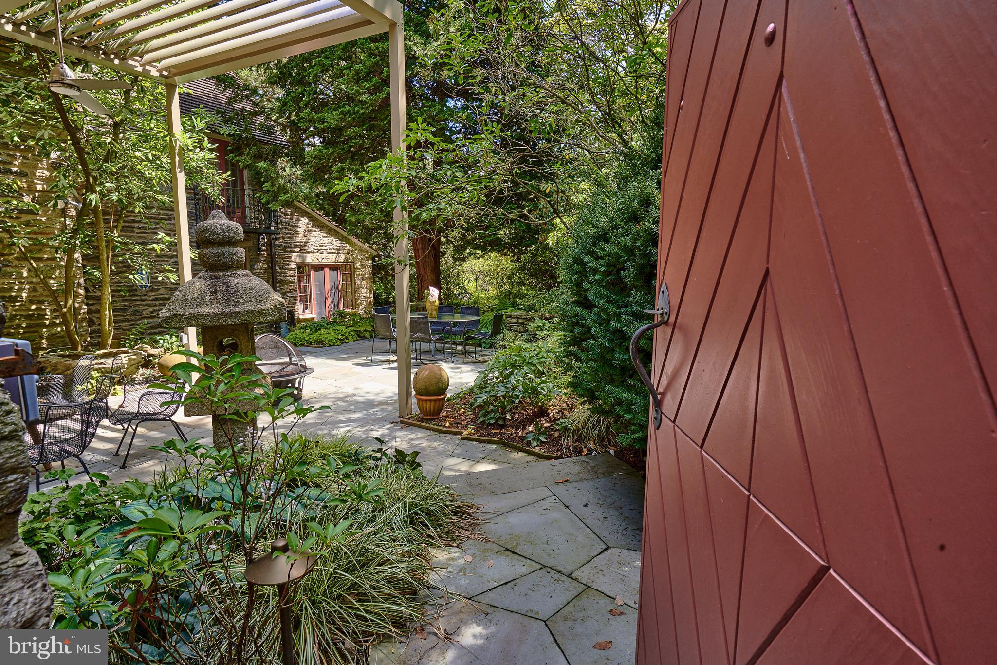 CHESTNUT HILL - Residential