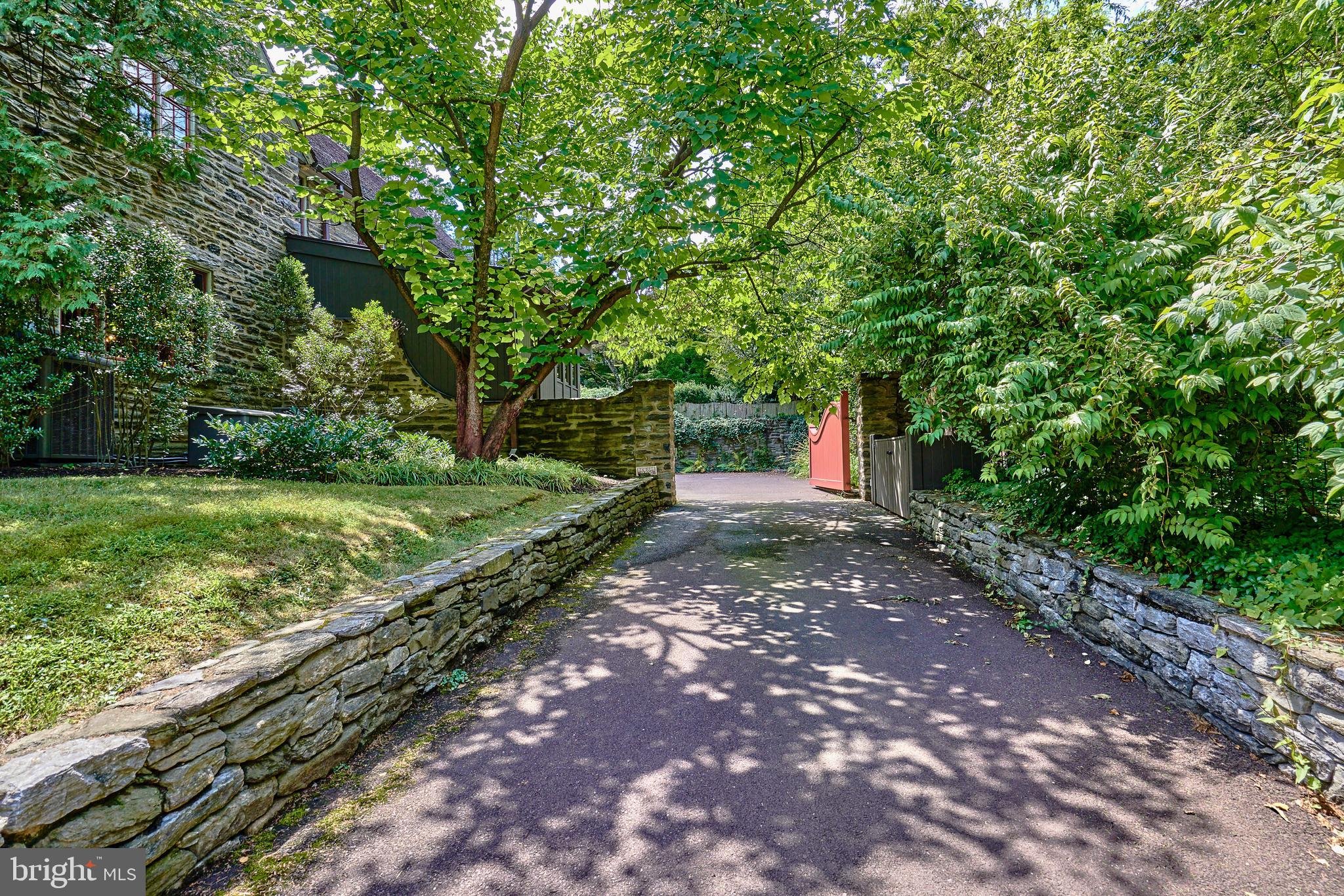 CHESTNUT HILL - Residential