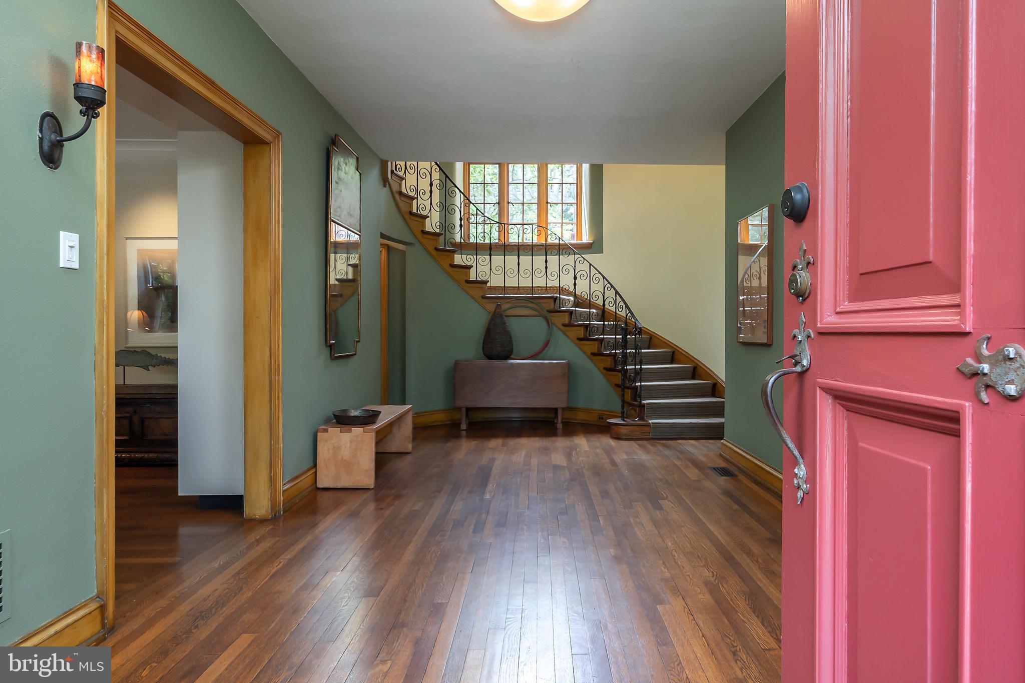 CHESTNUT HILL - Residential